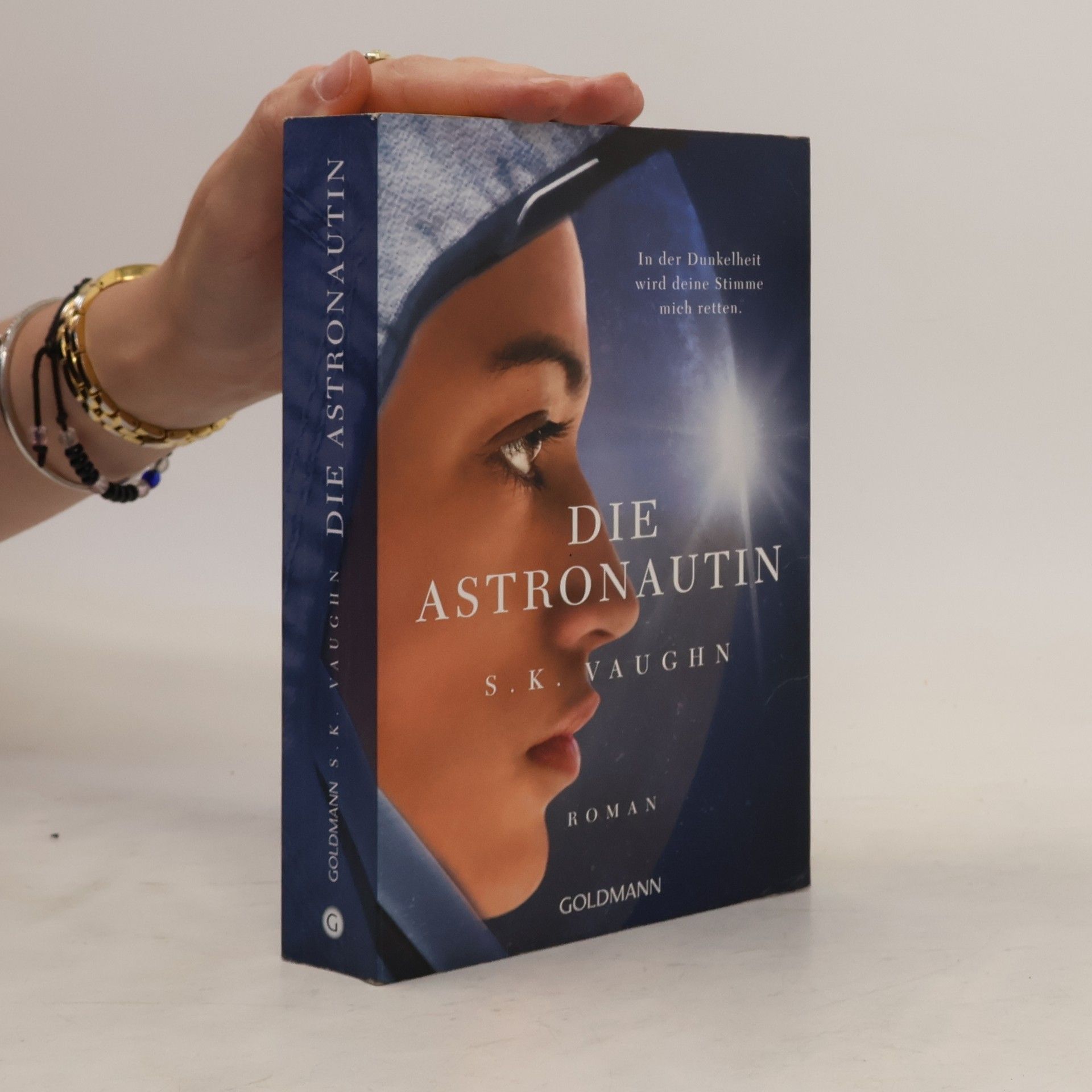 Shane Kuhn Die Astronautin
