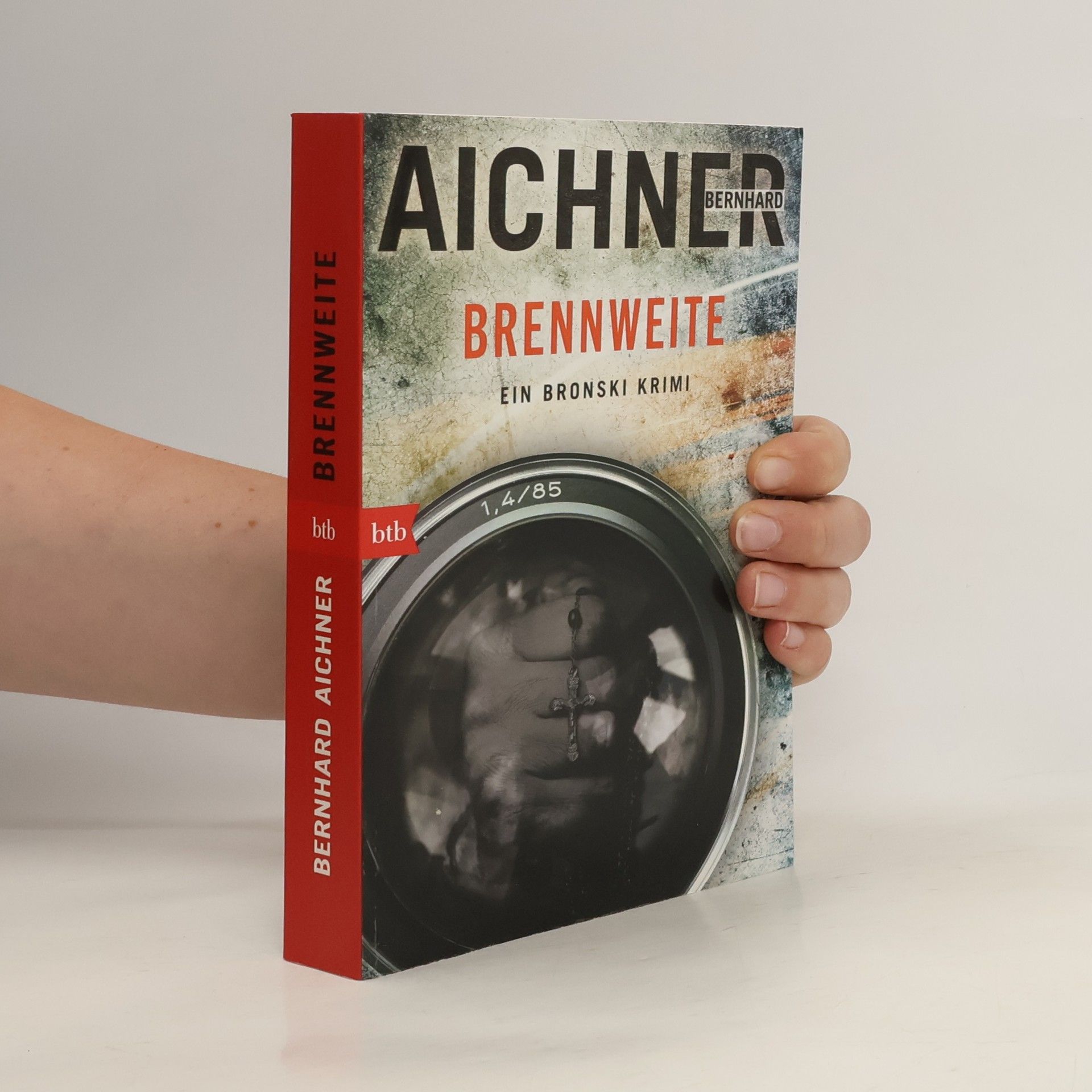 Bernhard Aichner Brennweite