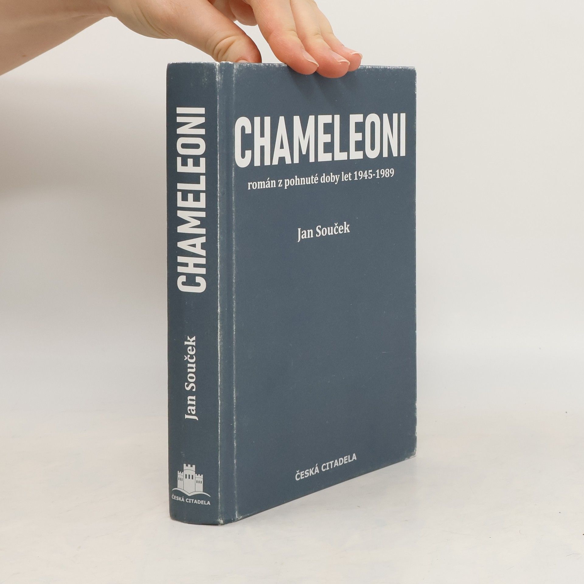 Jan Souček Chameleoni. Román z pohnuté doby let 1945-1989