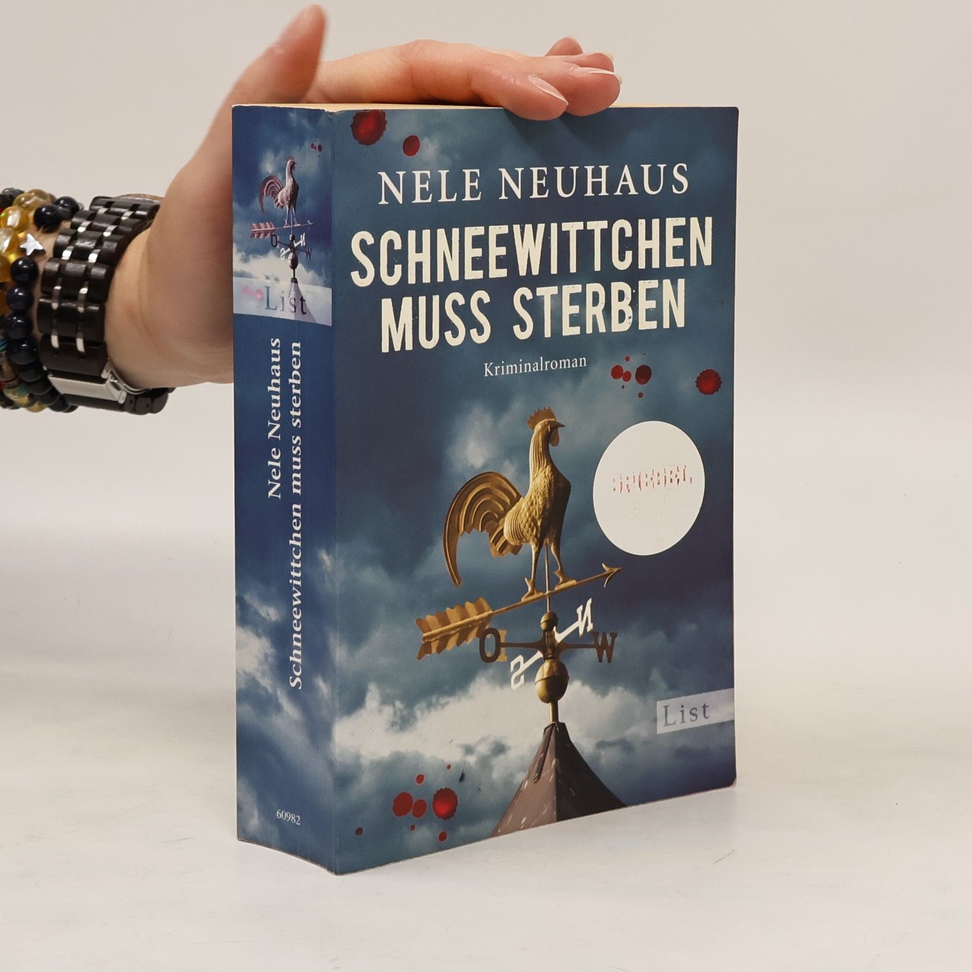 Nele Neuhaus Schneewittchen muss sterben : Kriminalroman