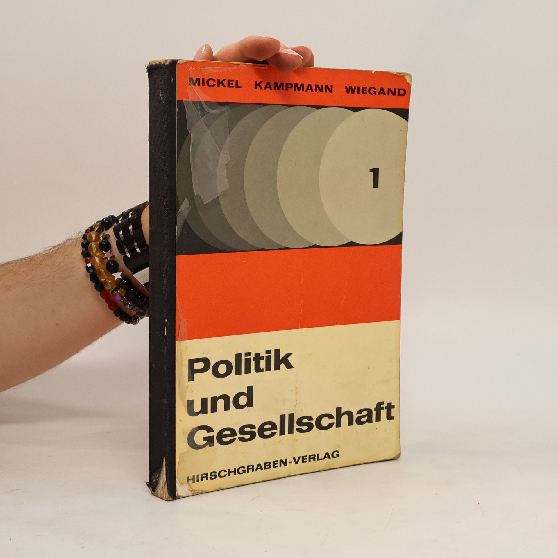 AA.VV. Politik und Gesellschaft