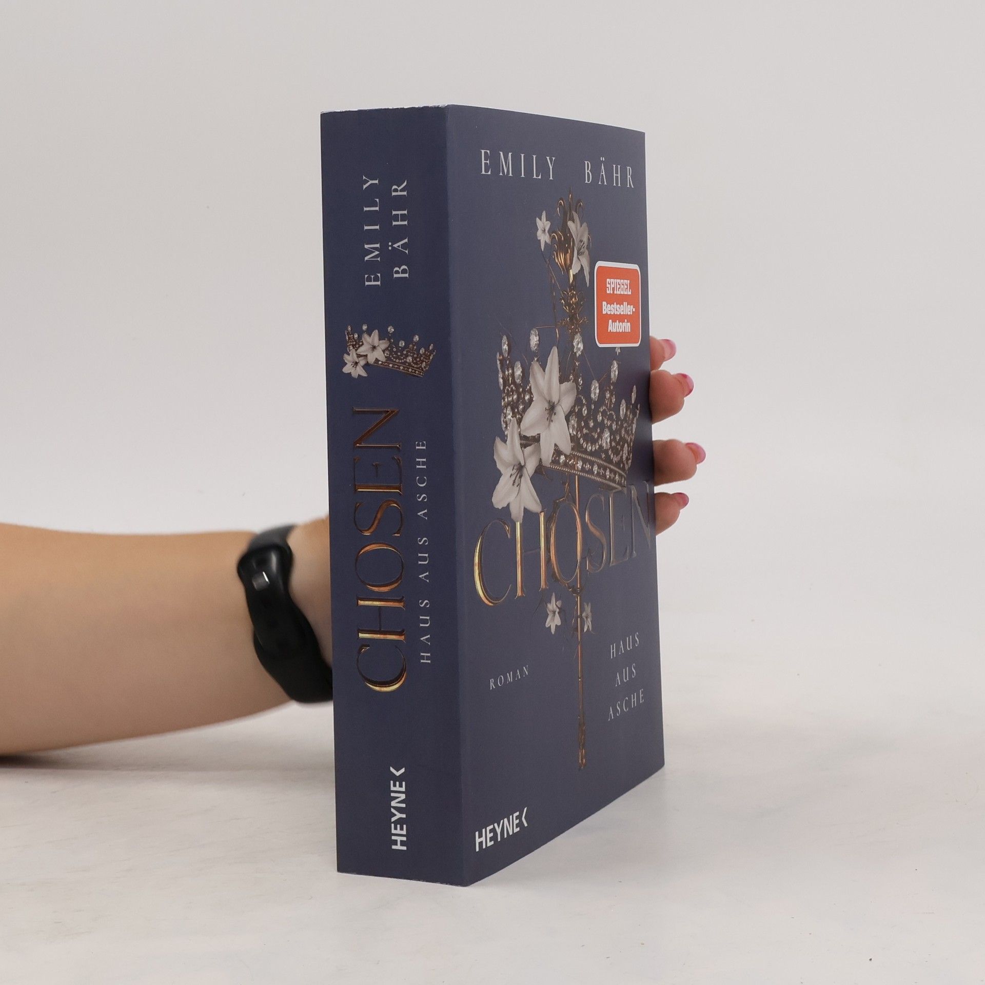 Emily Bähr Chosen - Haus aus Asche