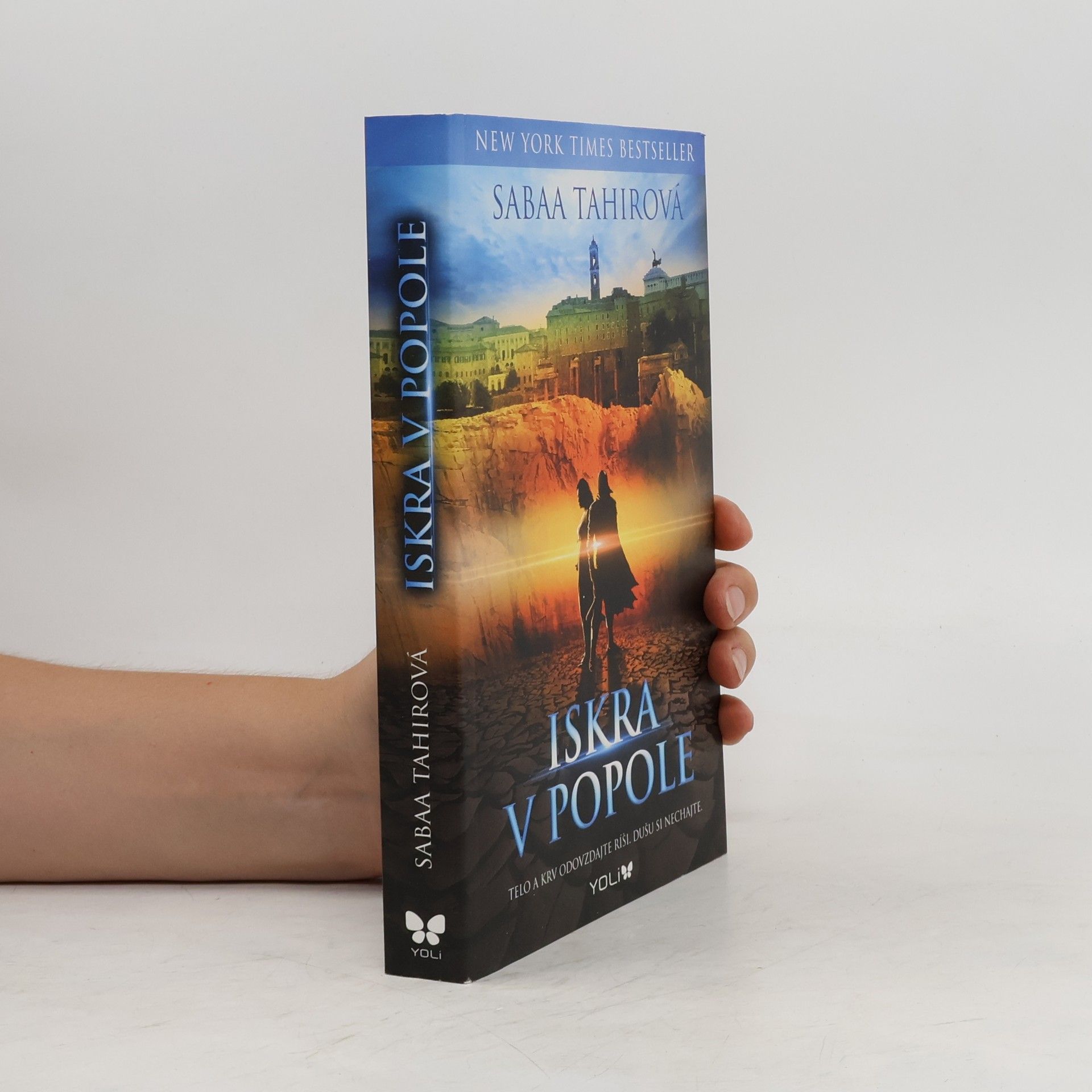 Sabaa Tahir Iskra v popole