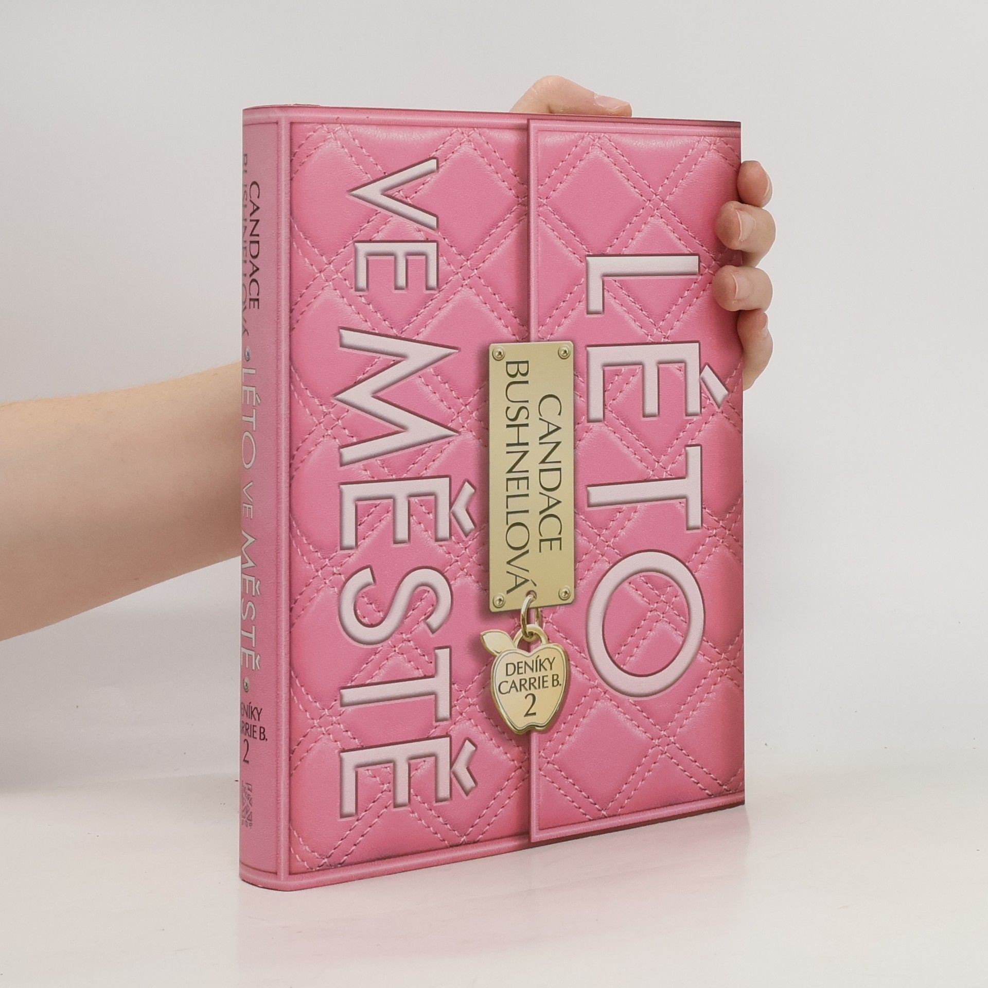 Candace Bushnell Deníky Carrie B. 2, Léto ve městě