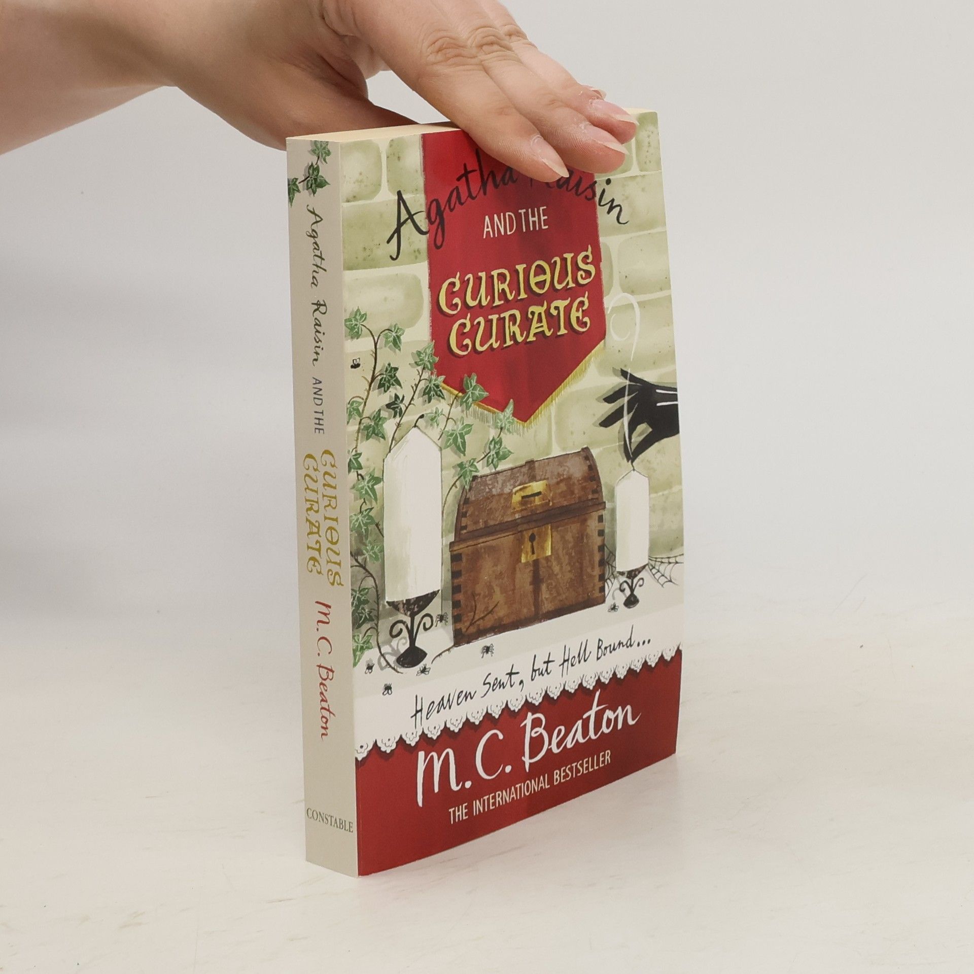 M. C. Beaton Agatha Raisin and the Curious Curate
