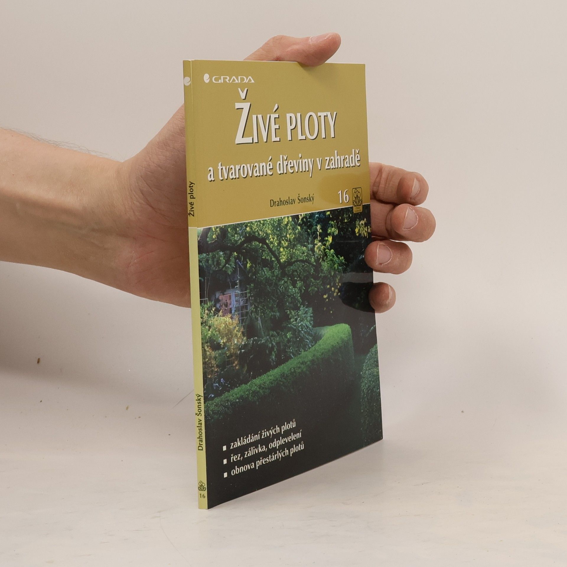 Drahoslav Šonský Živé ploty a tvarované dřeviny v zahradě