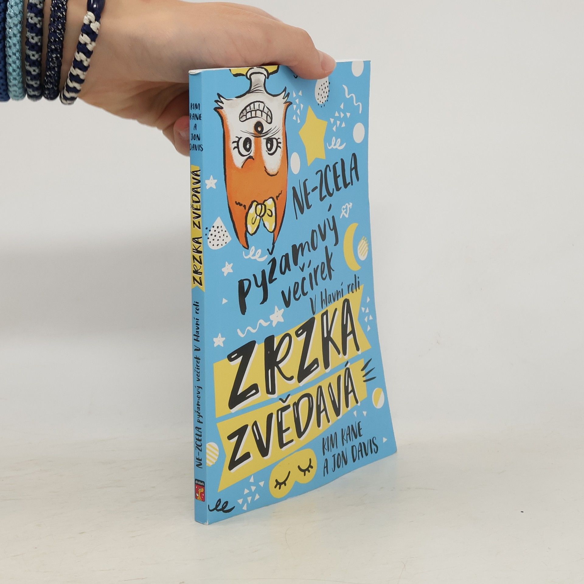 Kim Kane Ne-zcela pyžamový večírek. V hlavní roli Zrzka Zvědavá