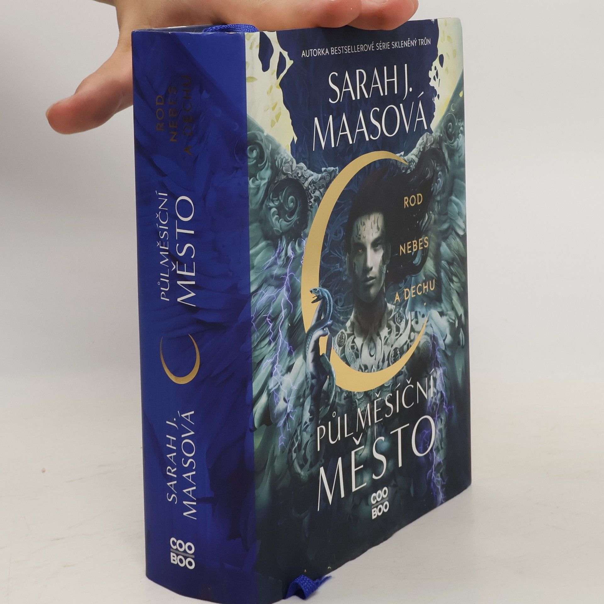Sarah J. Maas Půlměsíční město. Rod nebes a dechu