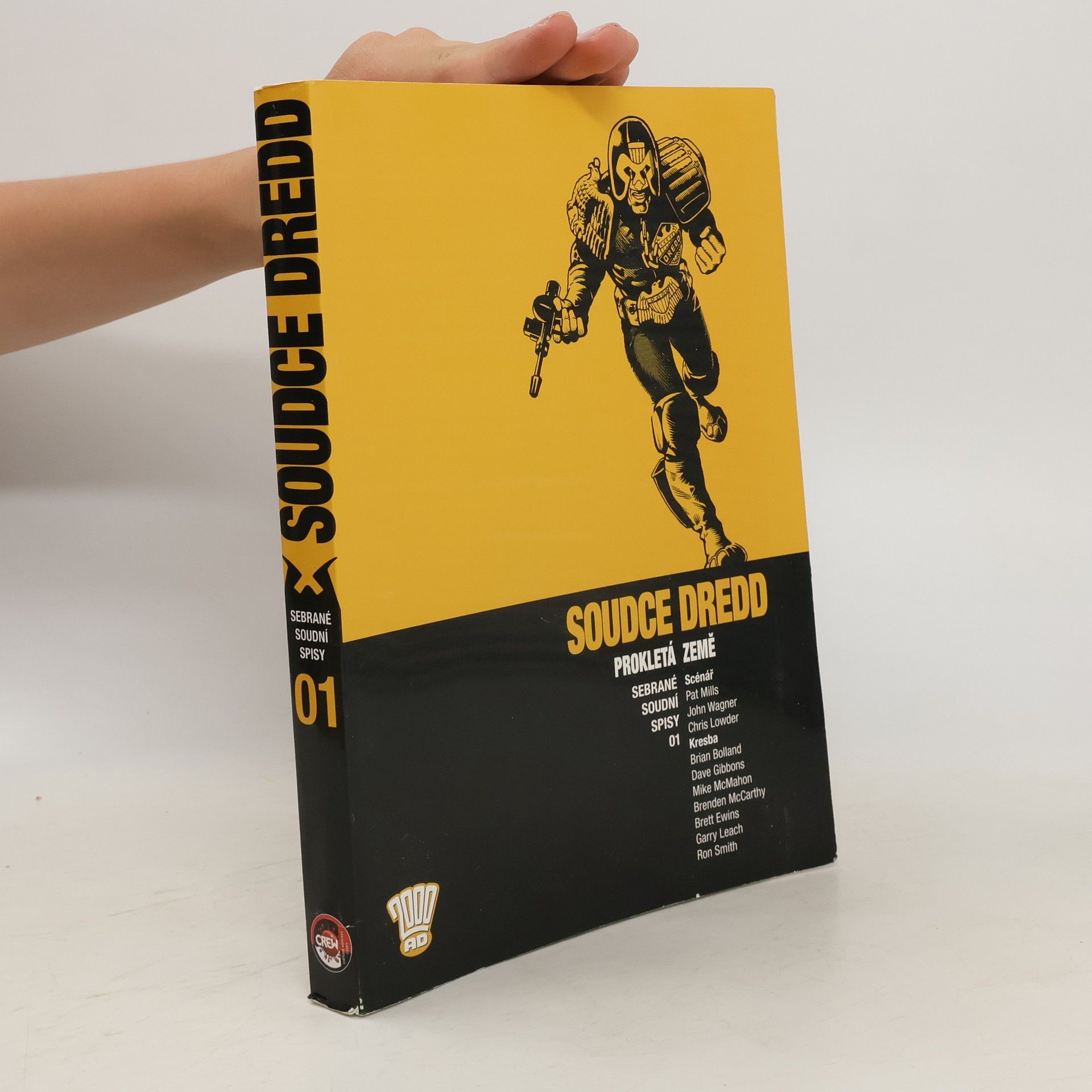 Pat Mills Soudce Dredd: Sebrané soudní spisy 01 - Prokletá země
