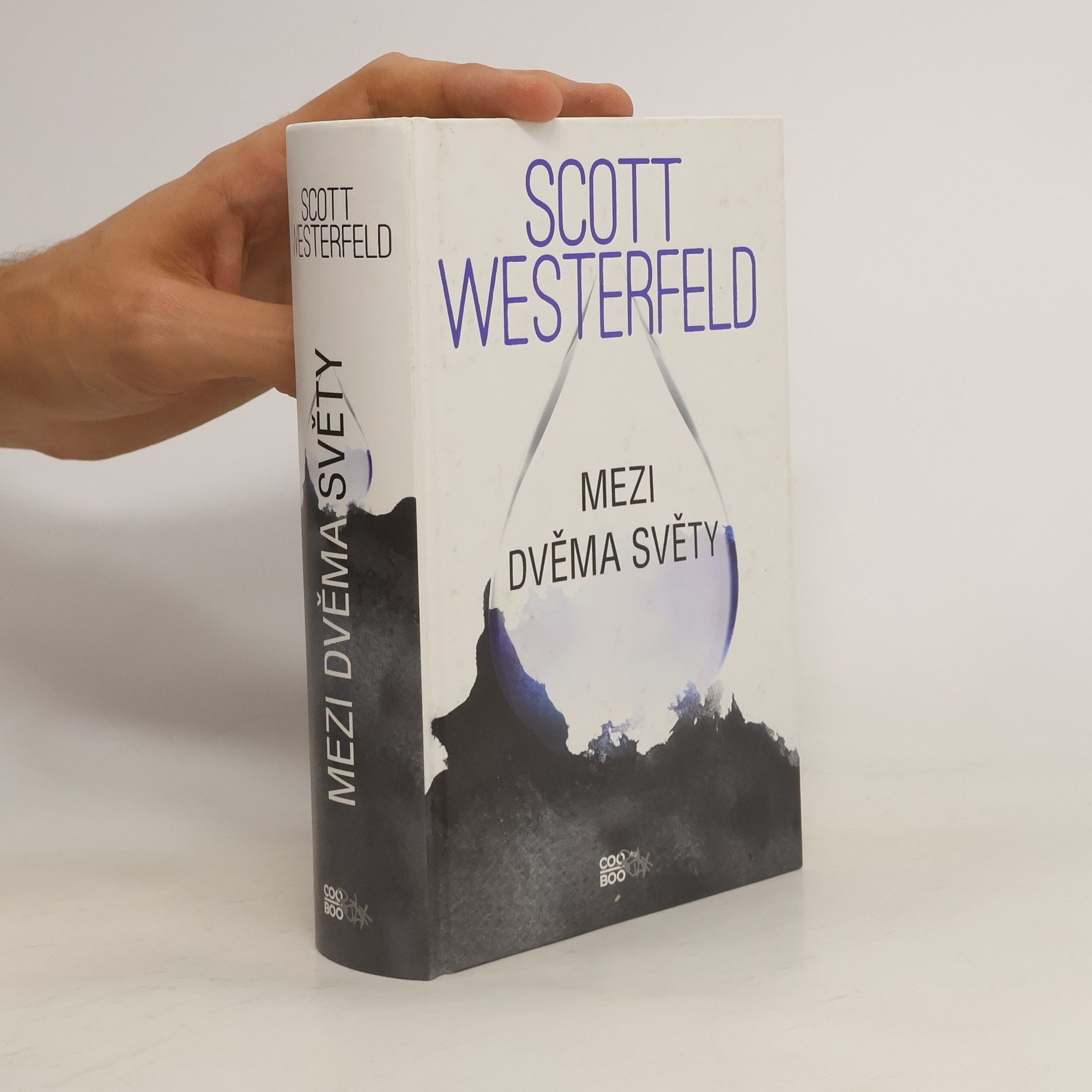Scott Westerfeld Mezi dvěma světy