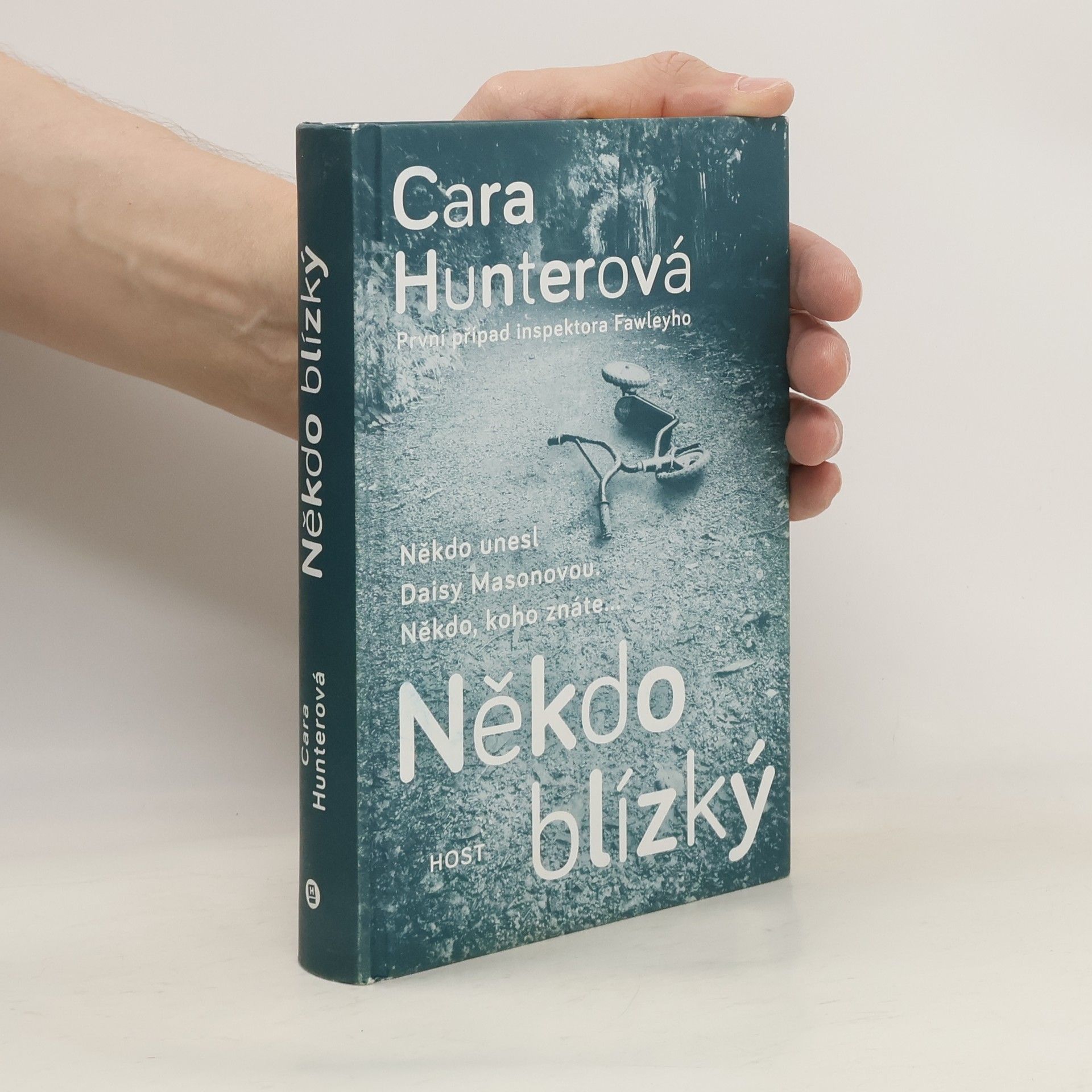 Cara Hunter Někdo blízký. První případ inspektora Fawleyho