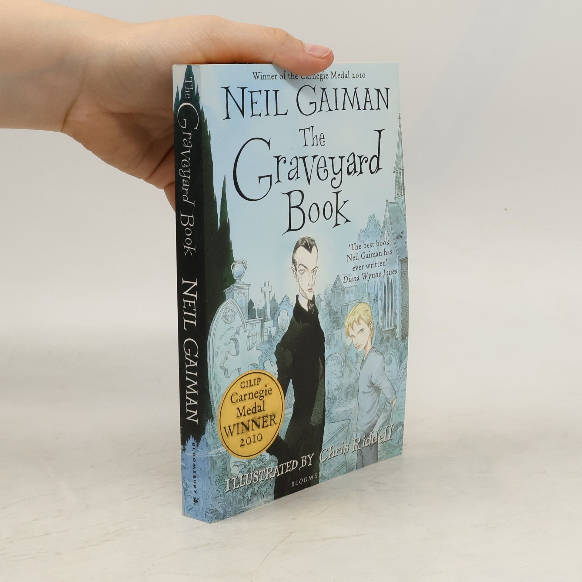 Neil Gaiman The graveyard book