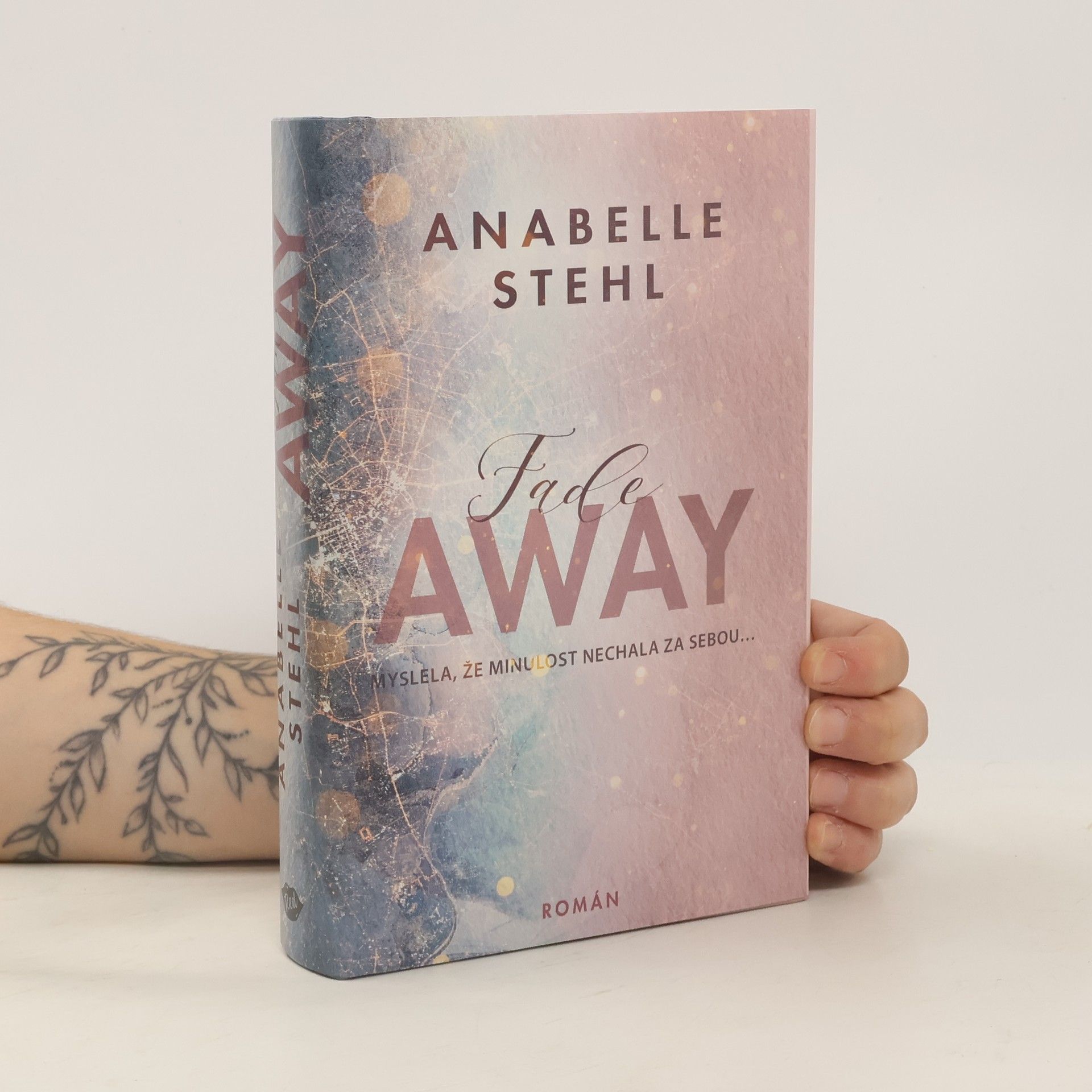 Anabelle Stehl FadeAway: doufá, že minulost nechala za sebou...