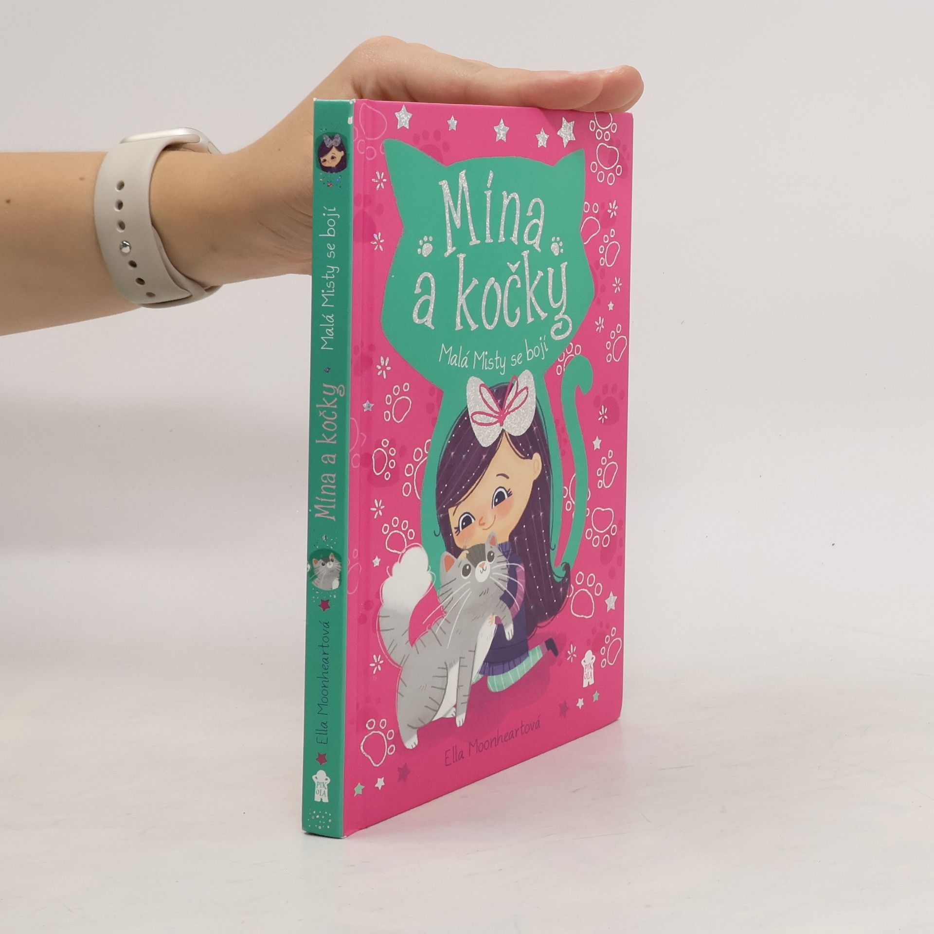 Mína a kočky. Malá Misty se bojí