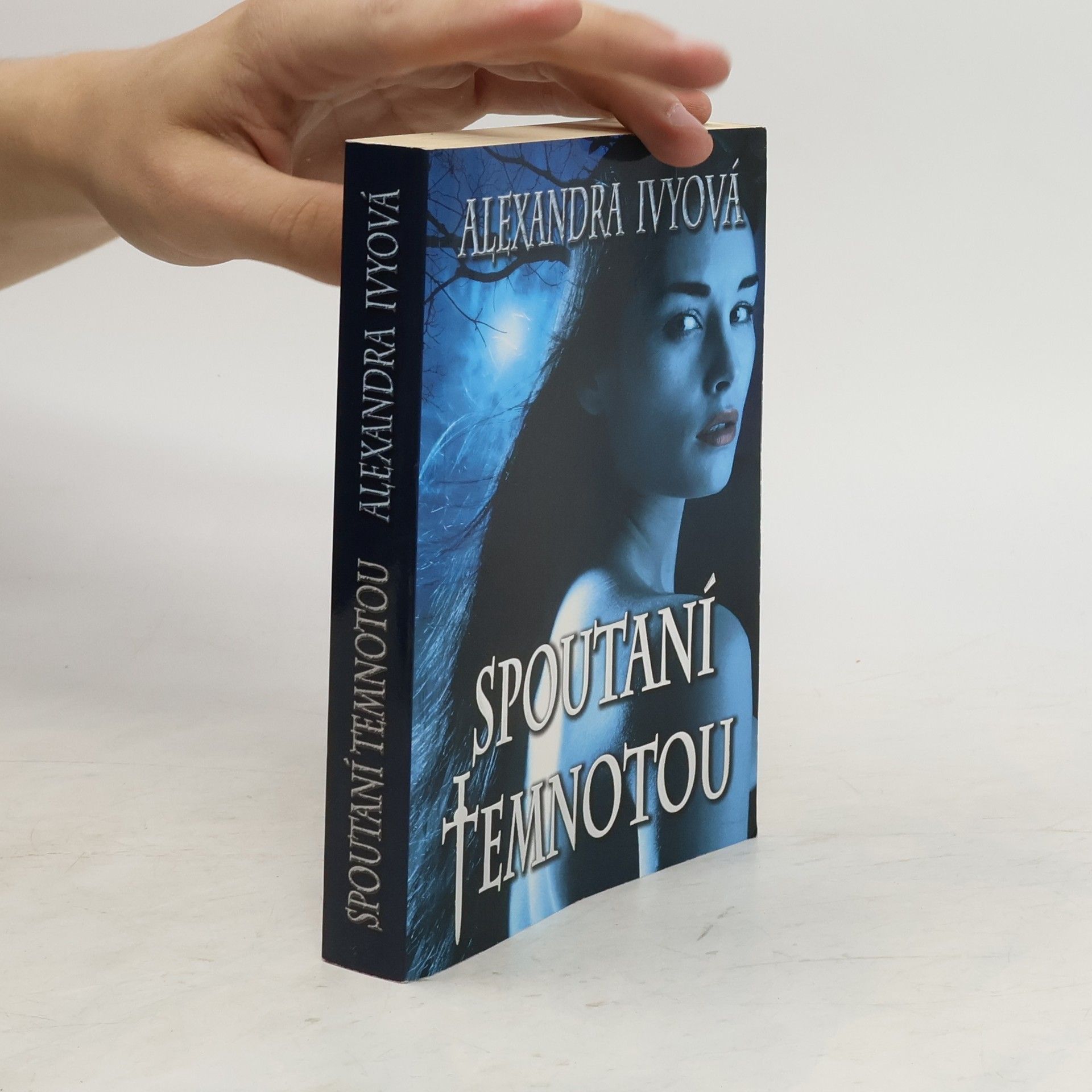 Alexandra Ivy Spoutaní temnotou