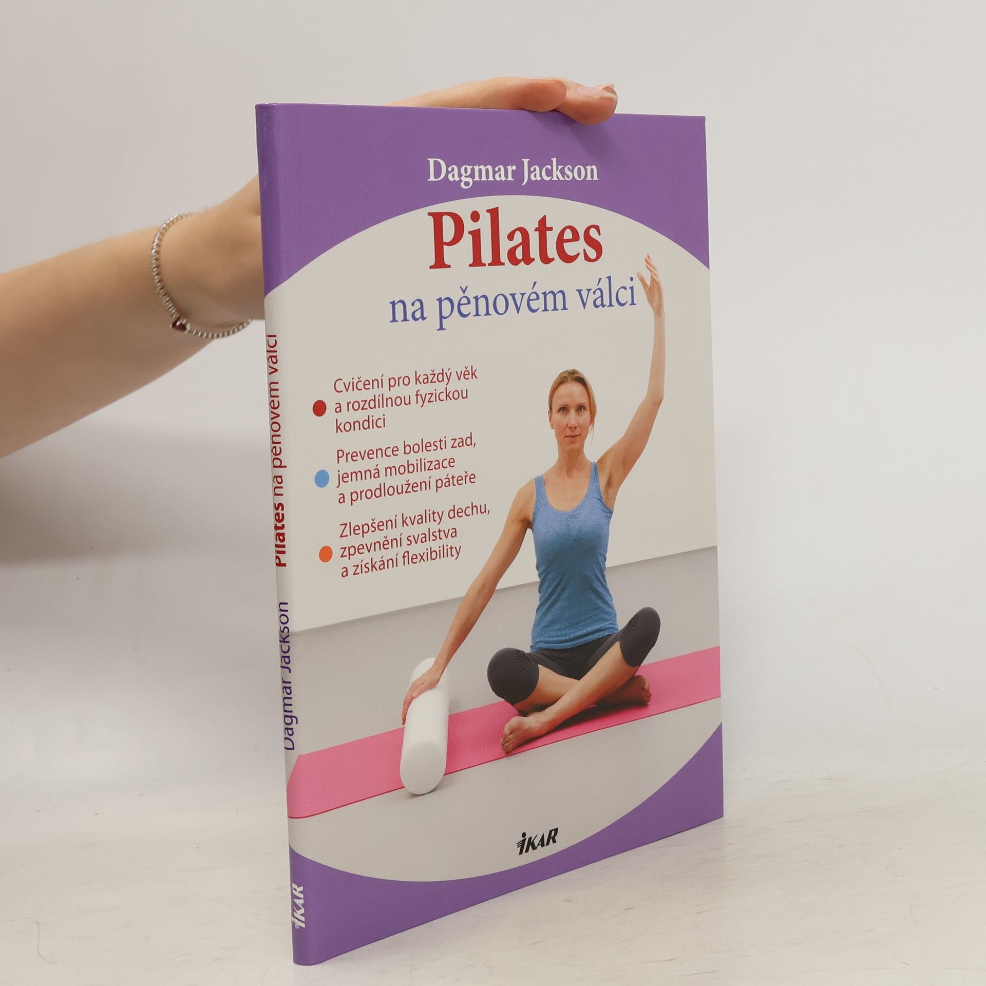 Dagmar Jackson Pilates na pěnovém válci