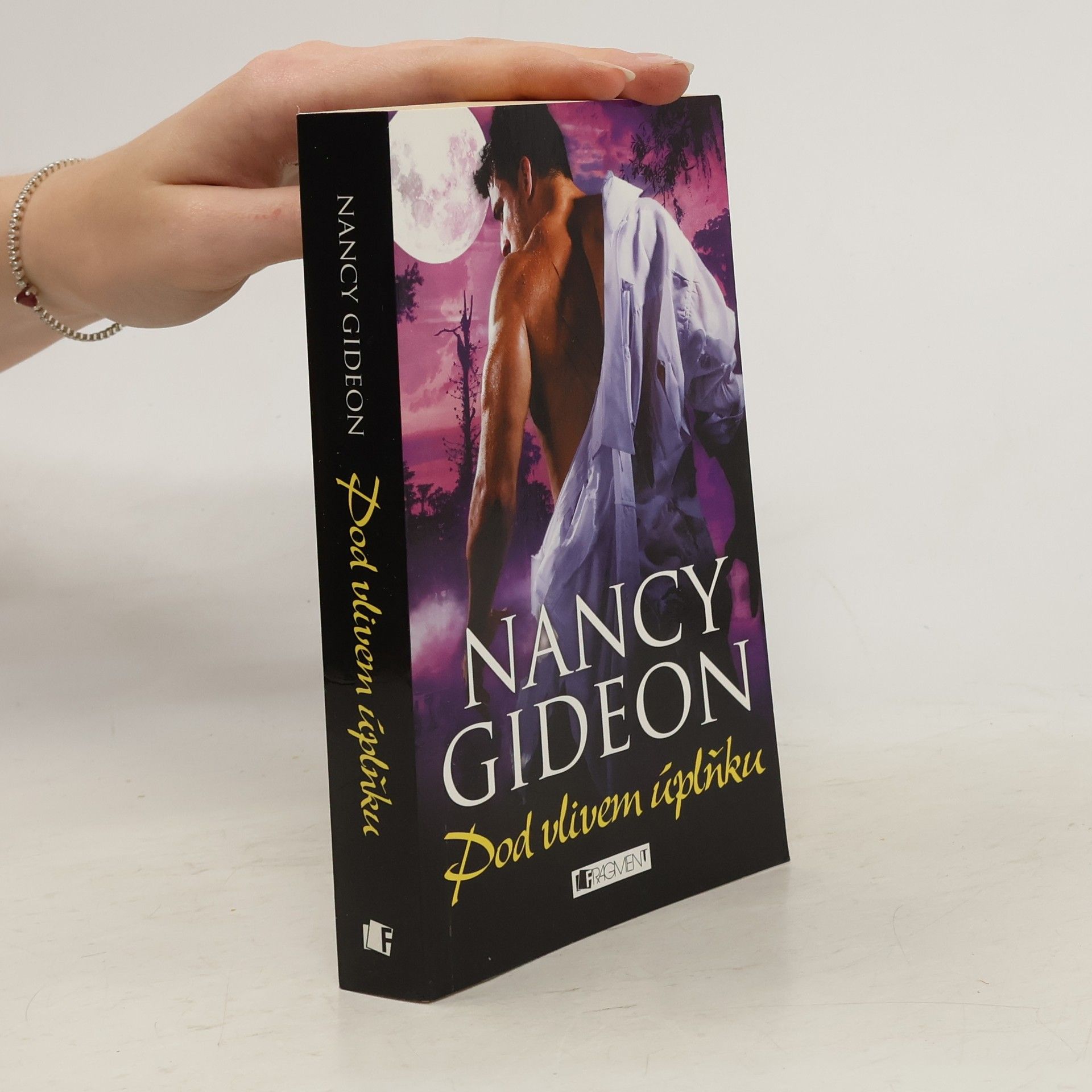 Nancy Gideon Pod vlivem úplňku