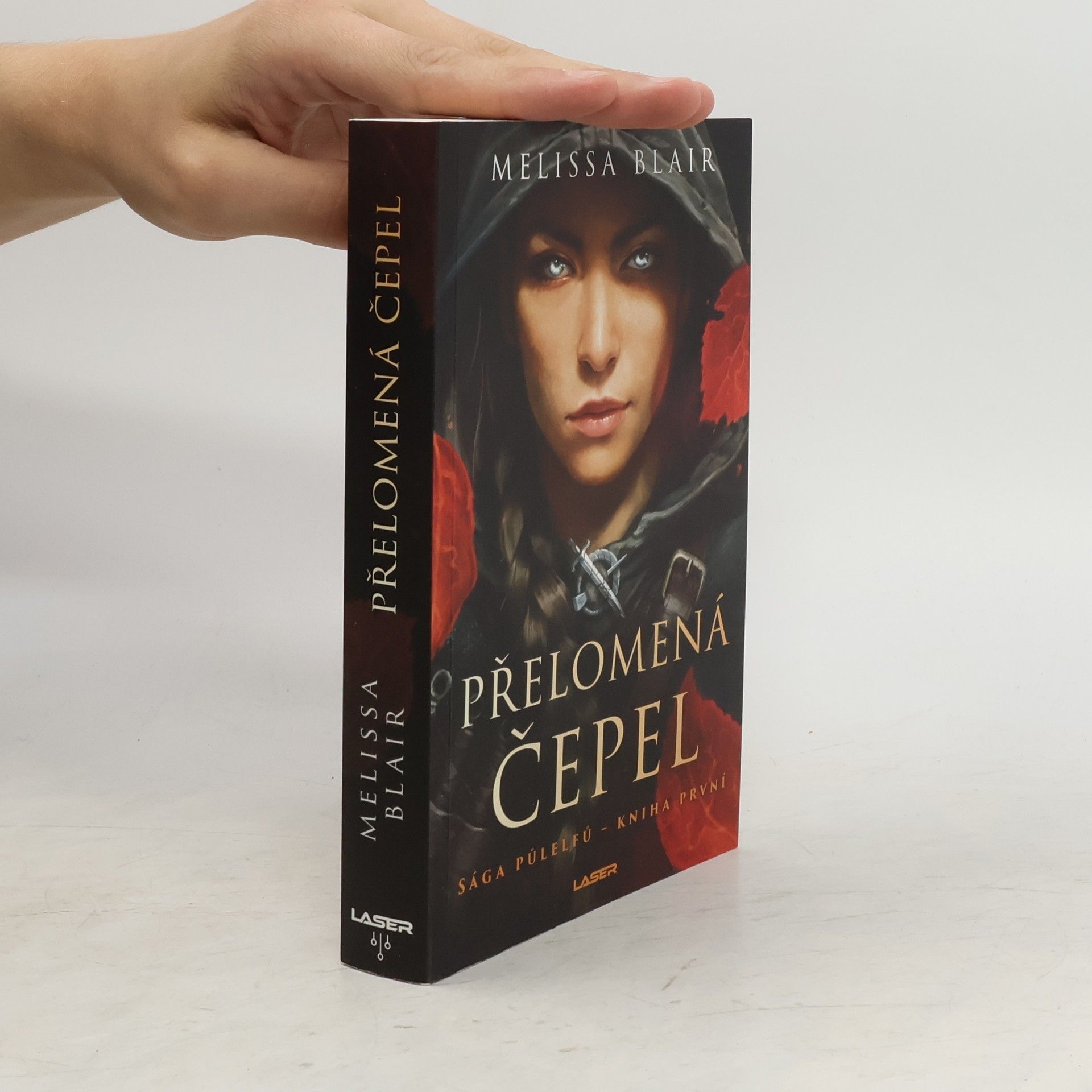 Sága půlelfů 1. Přelomená čepel