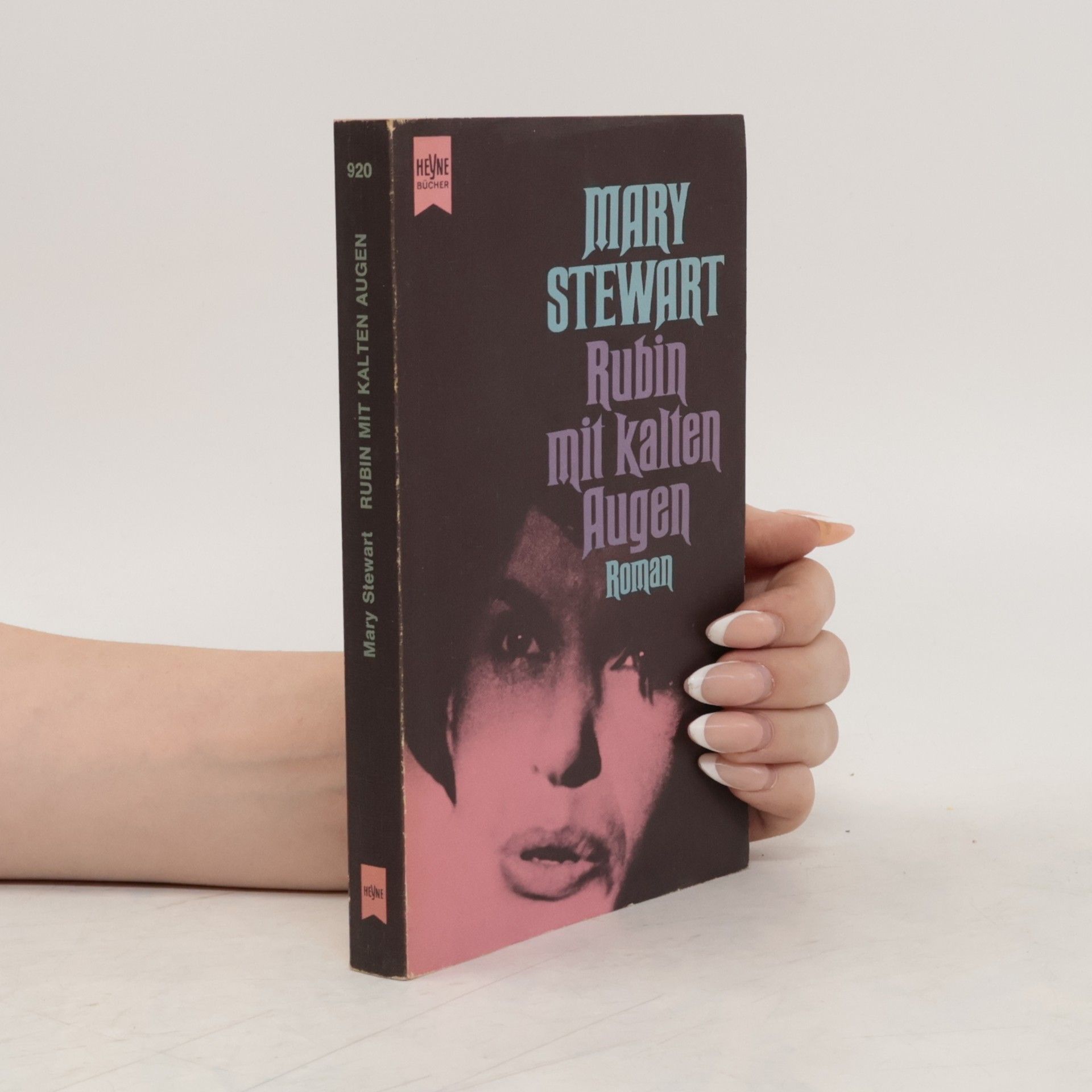 Mary Stewart-Wilson Rubin mit kalten Augen