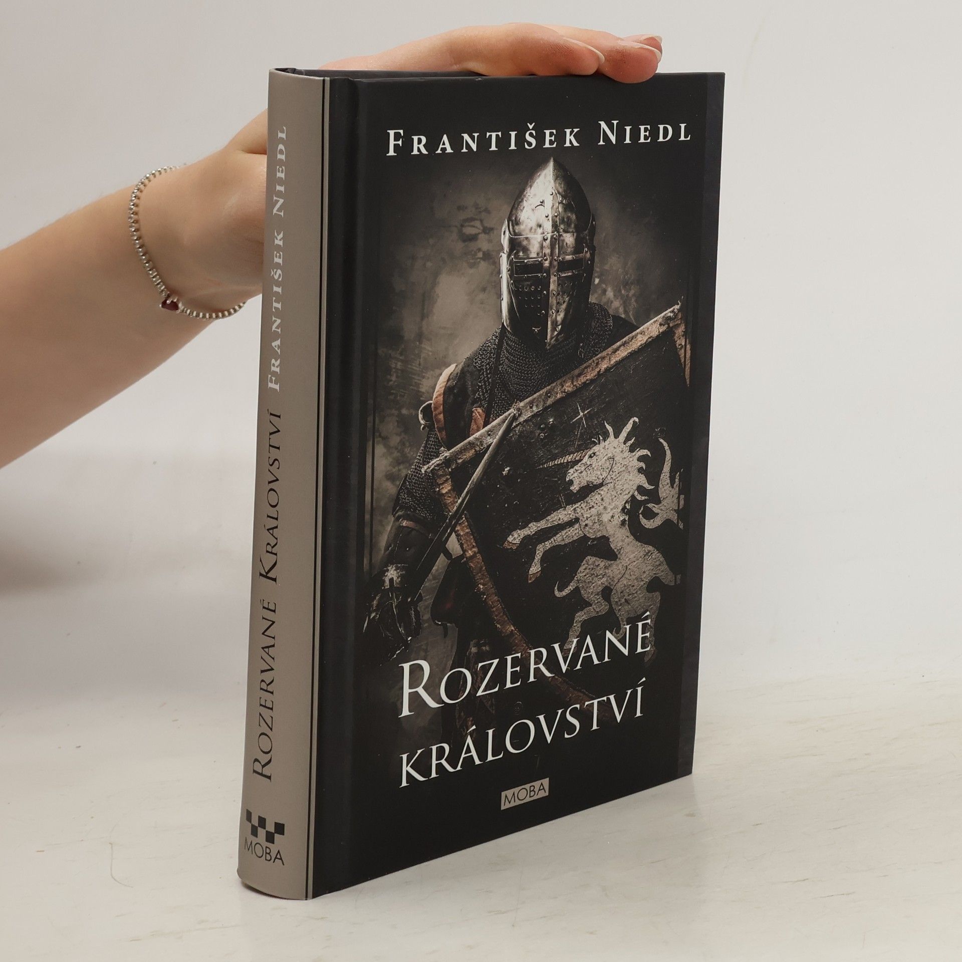 František Niedl Rozervané království