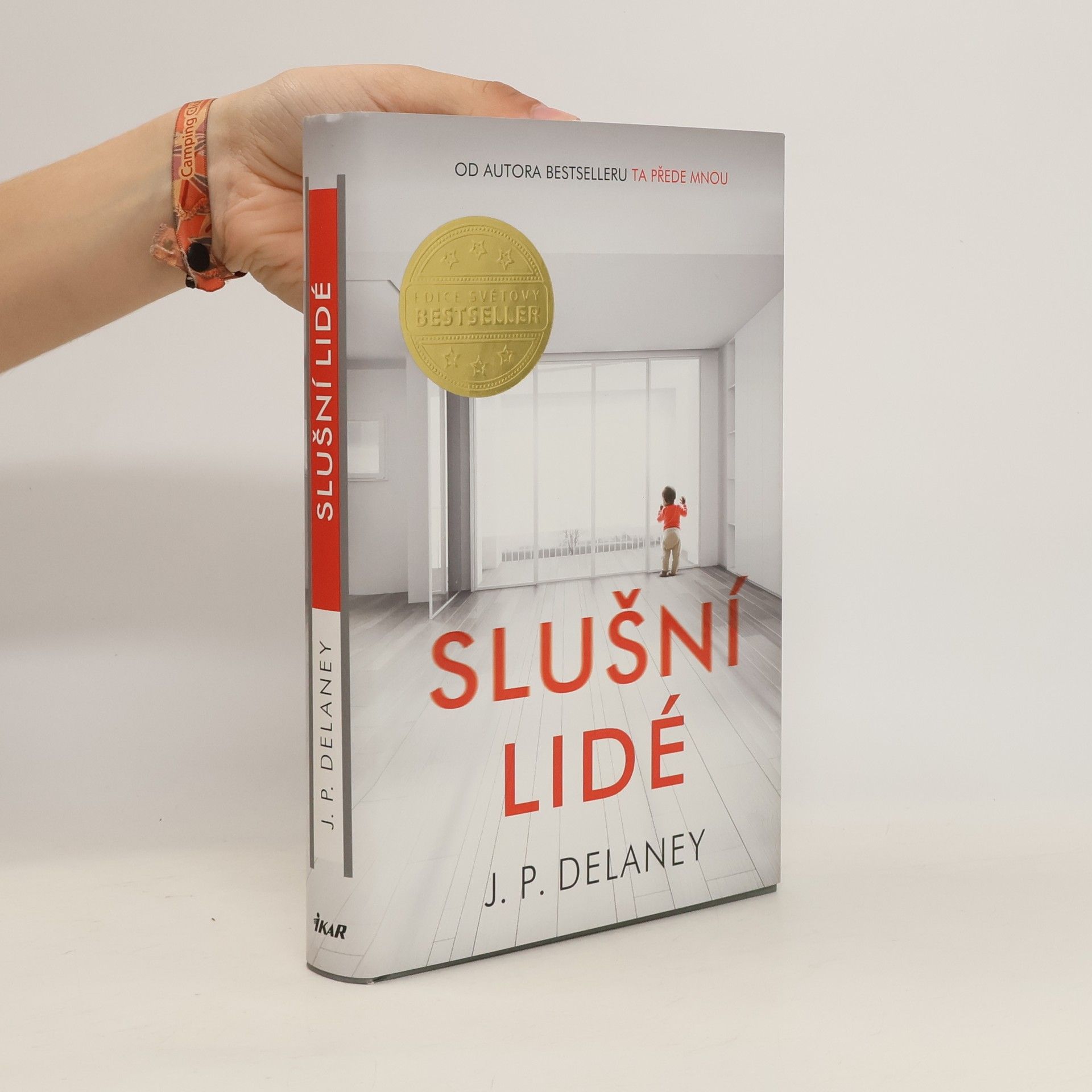 J. P. Delaney Slušní lidé