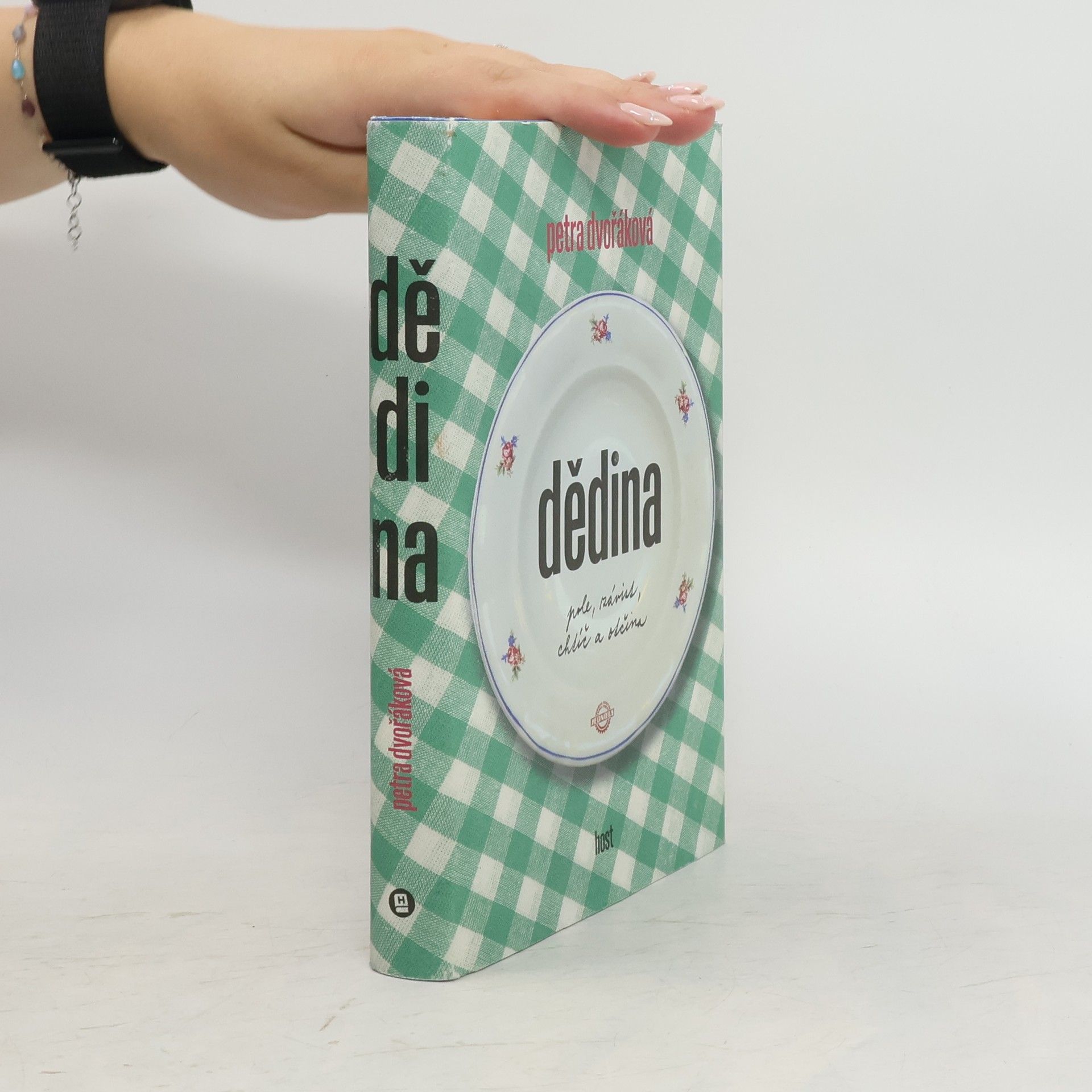 Petra Dvořáková Dědina: pole, závist, chtíč a otčina