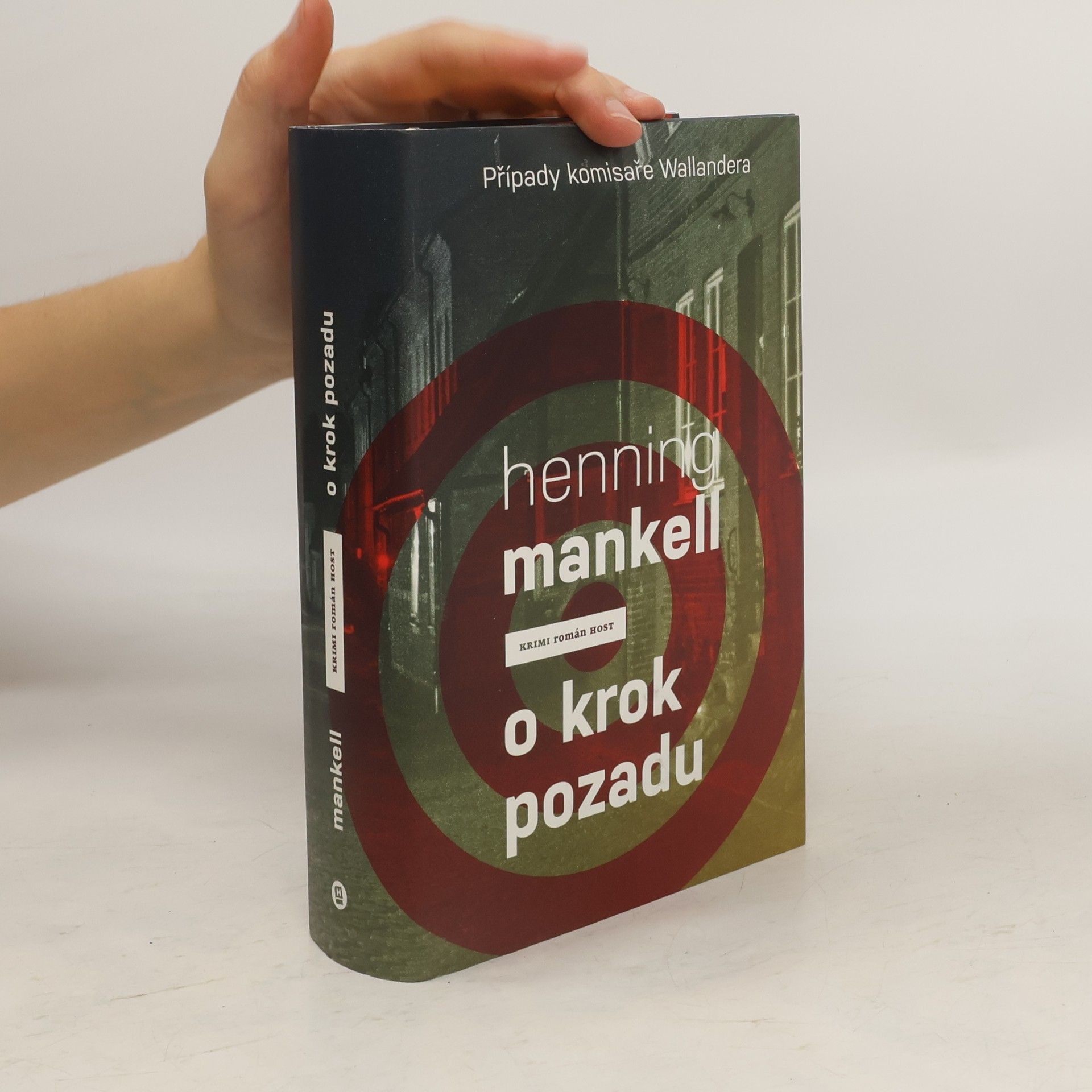 Henning Mankell O krok pozadu
