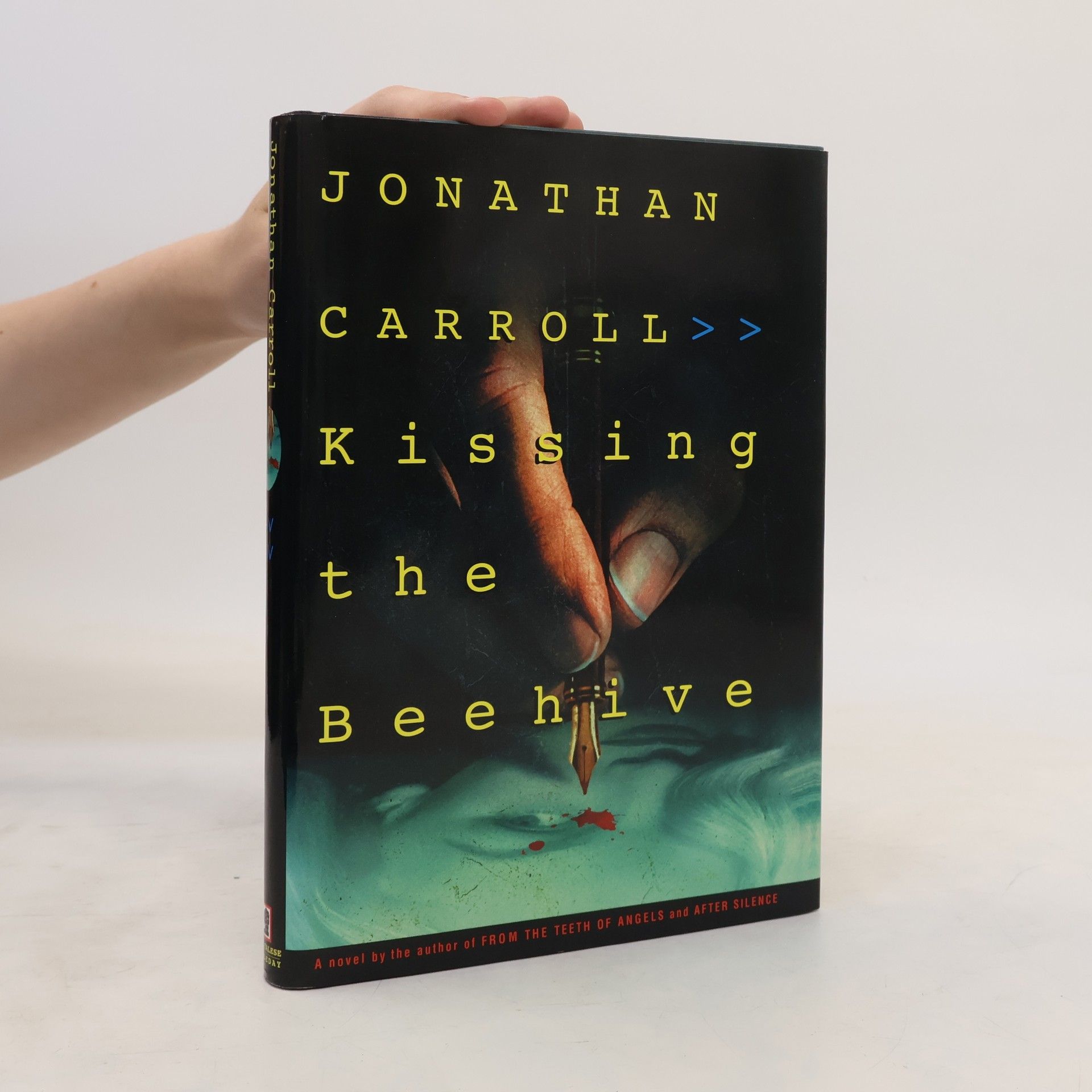 Jonathan Carroll Kissing the Beehive