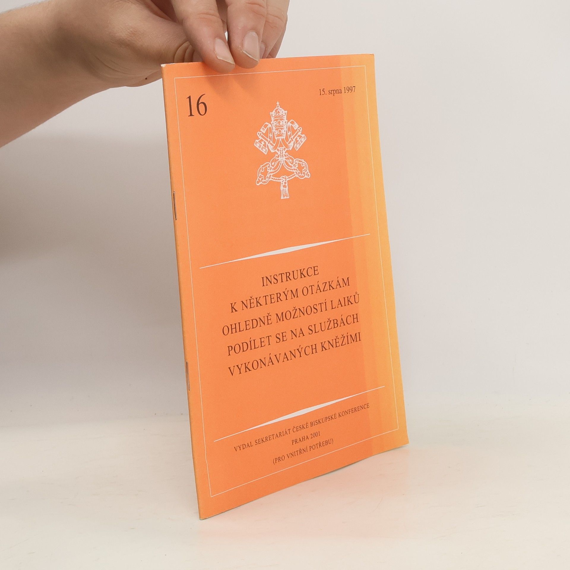 kolektiv Instrukce k některým otázkám ohledně možností laiků podílet se na službách vykonávaných kněžími