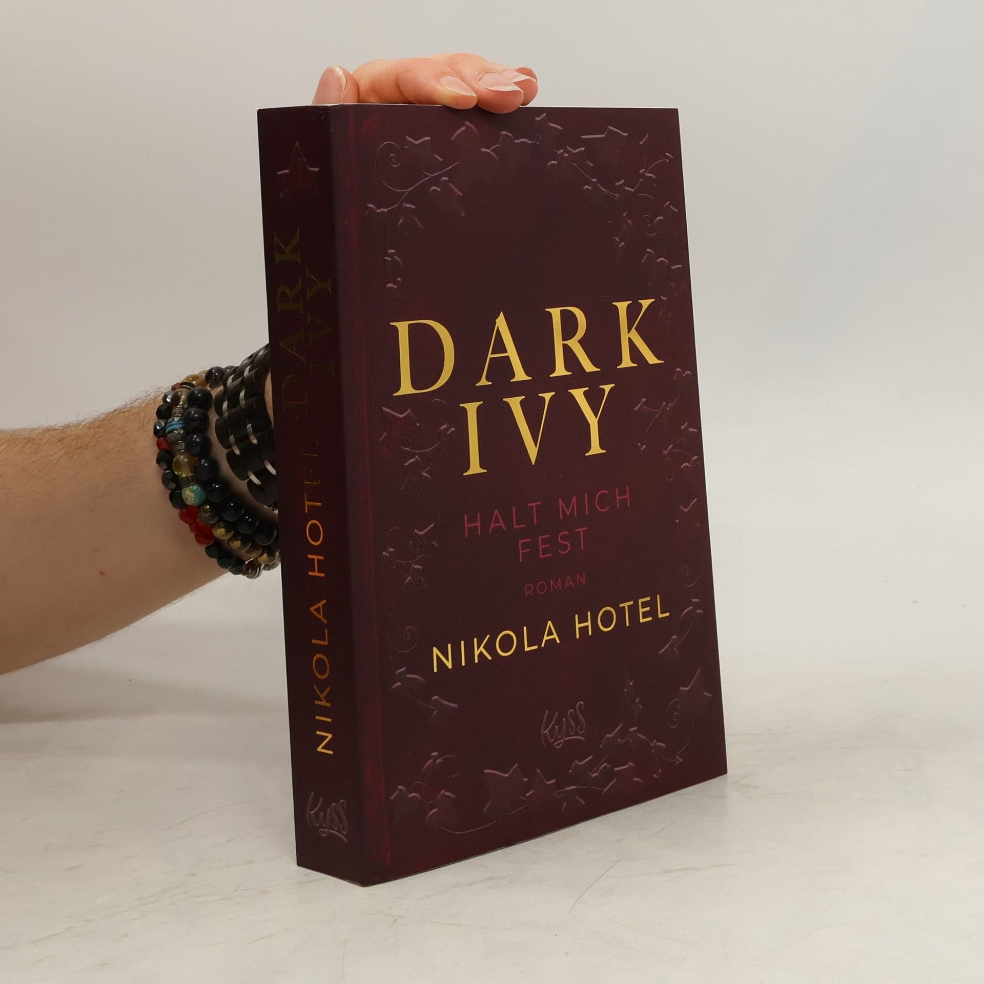 Nikola Hotel Dark Ivy - Halt mich fest