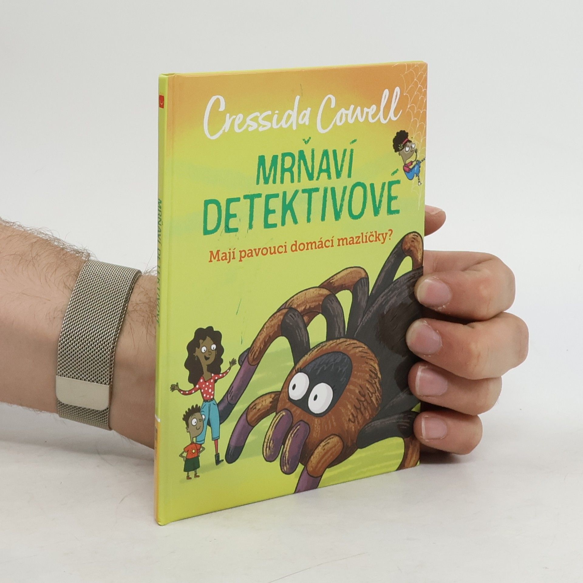 Cressida Cowell Mrňaví detektivové. Mají pavouci domácí mazlíčky?
