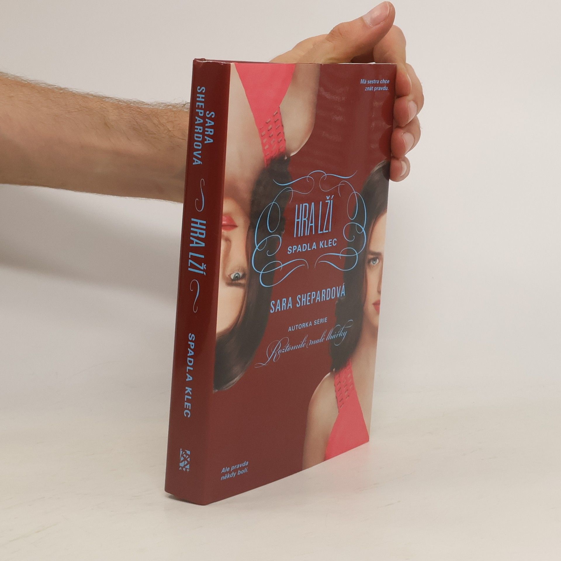 Sara Shepard Hra lží. Spadla klec