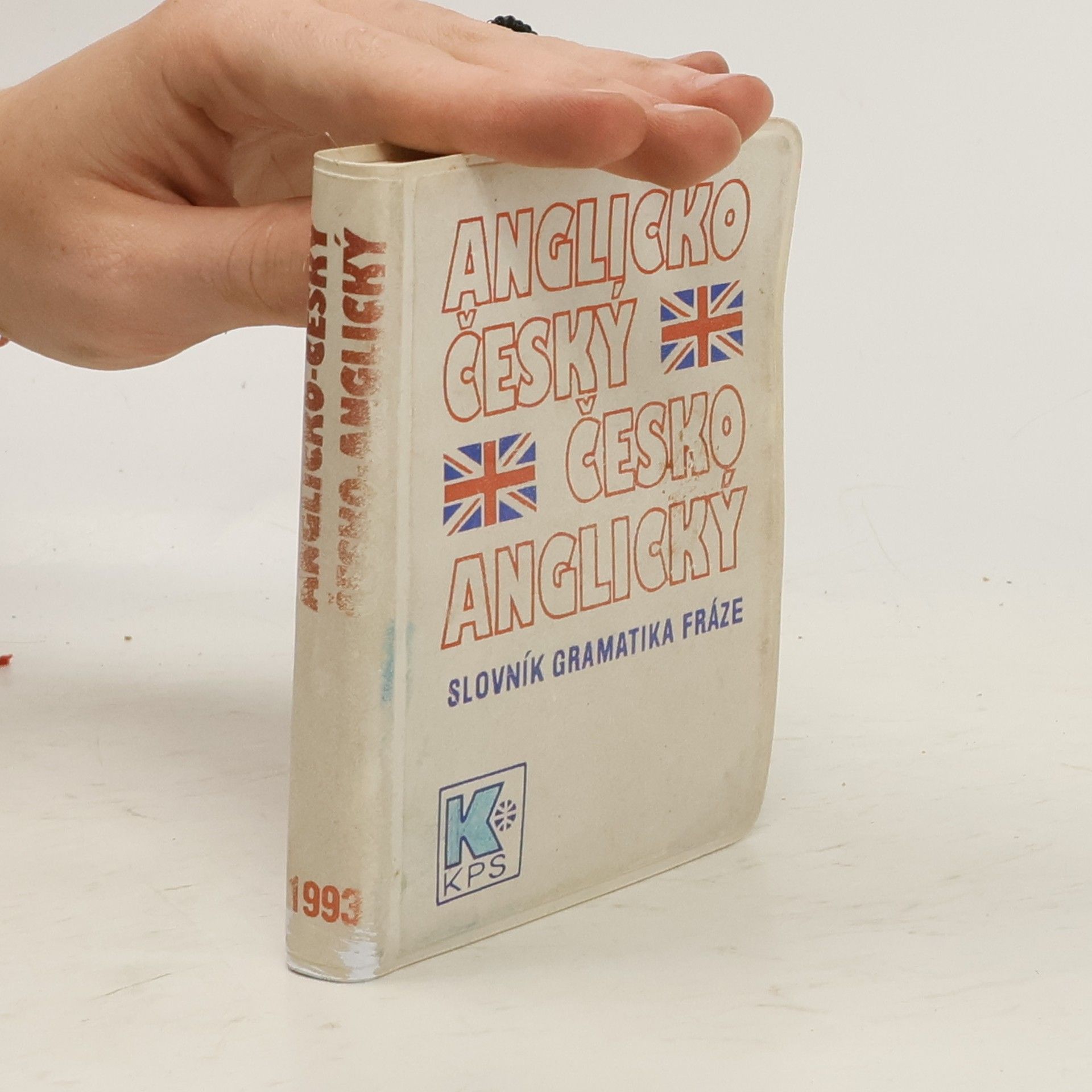 Martin Knezovič Anglicko-český a česko-anglický slovník. Gramatika. Fráze