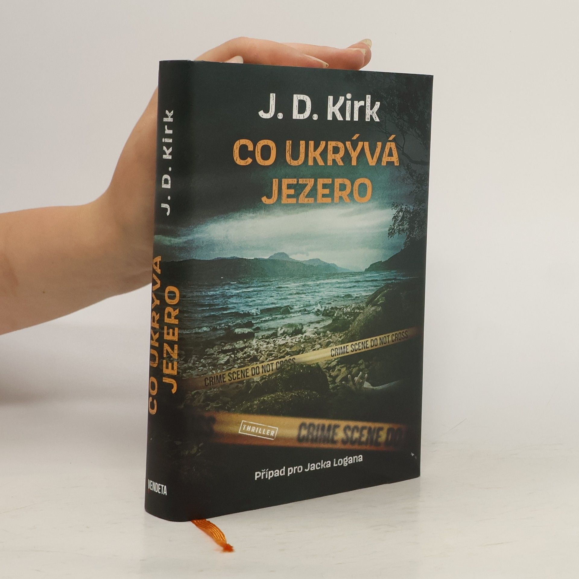 Barry Hutchison Co ukrývá jezero