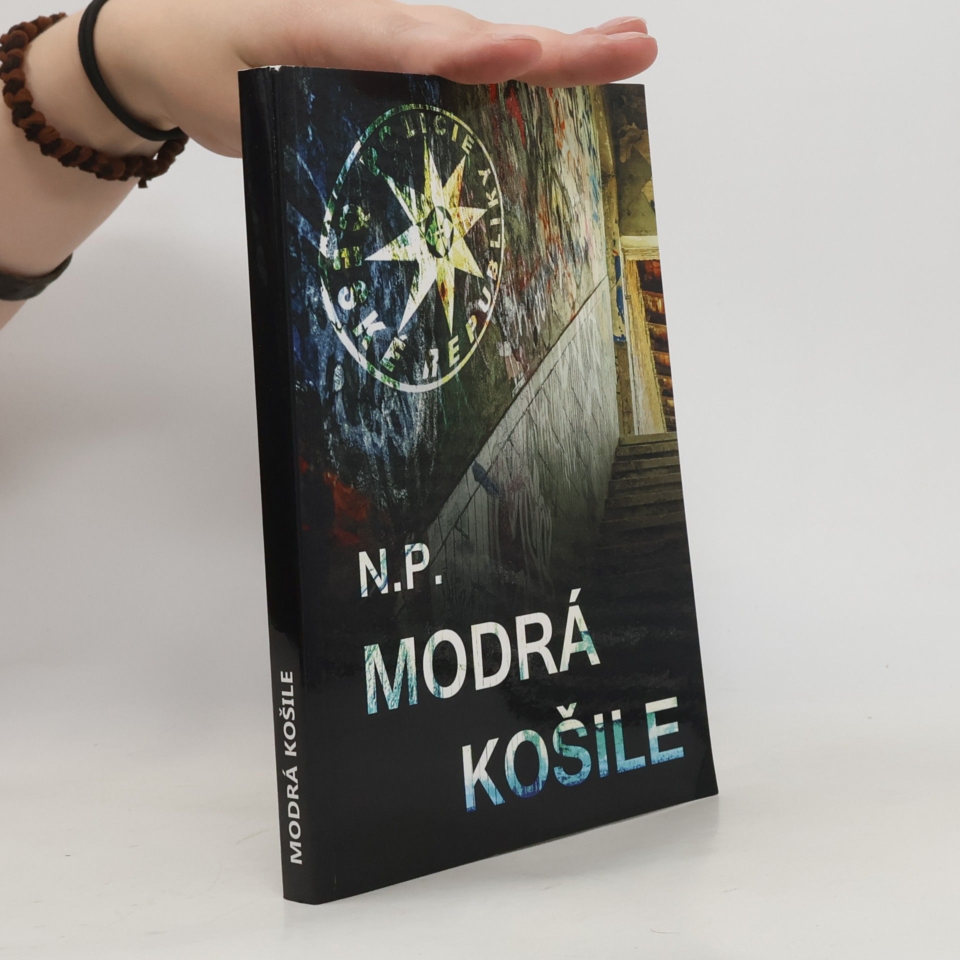 N.P. Modrá košile