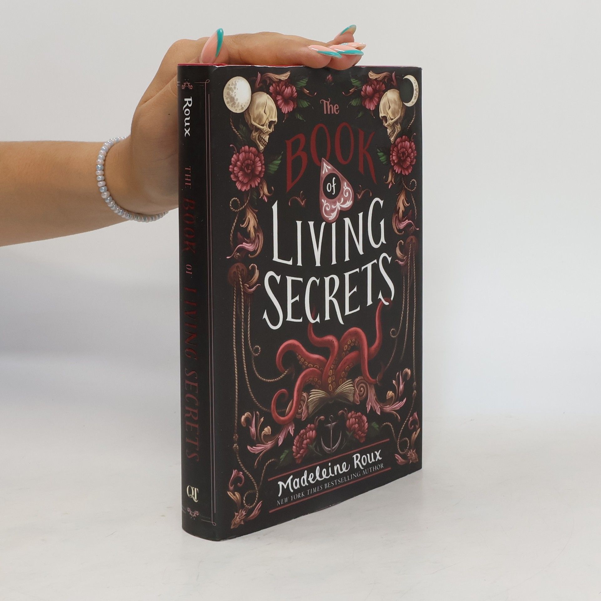 Madeleine Roux The Book of Living Secrets