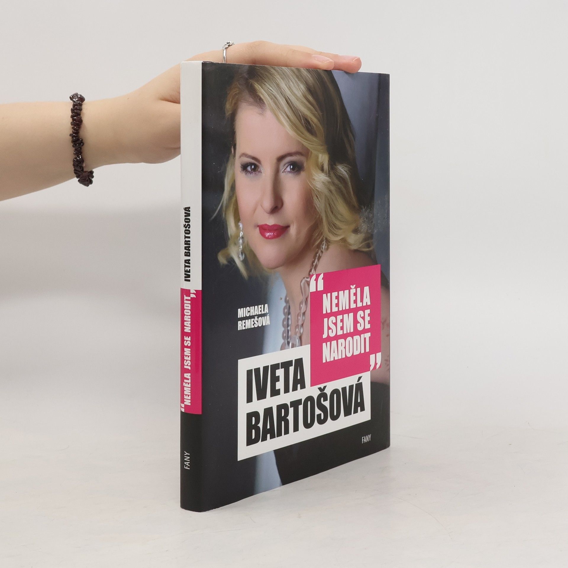 Michaela Remešová Iveta Bartošová. Neměla jsem se narodit