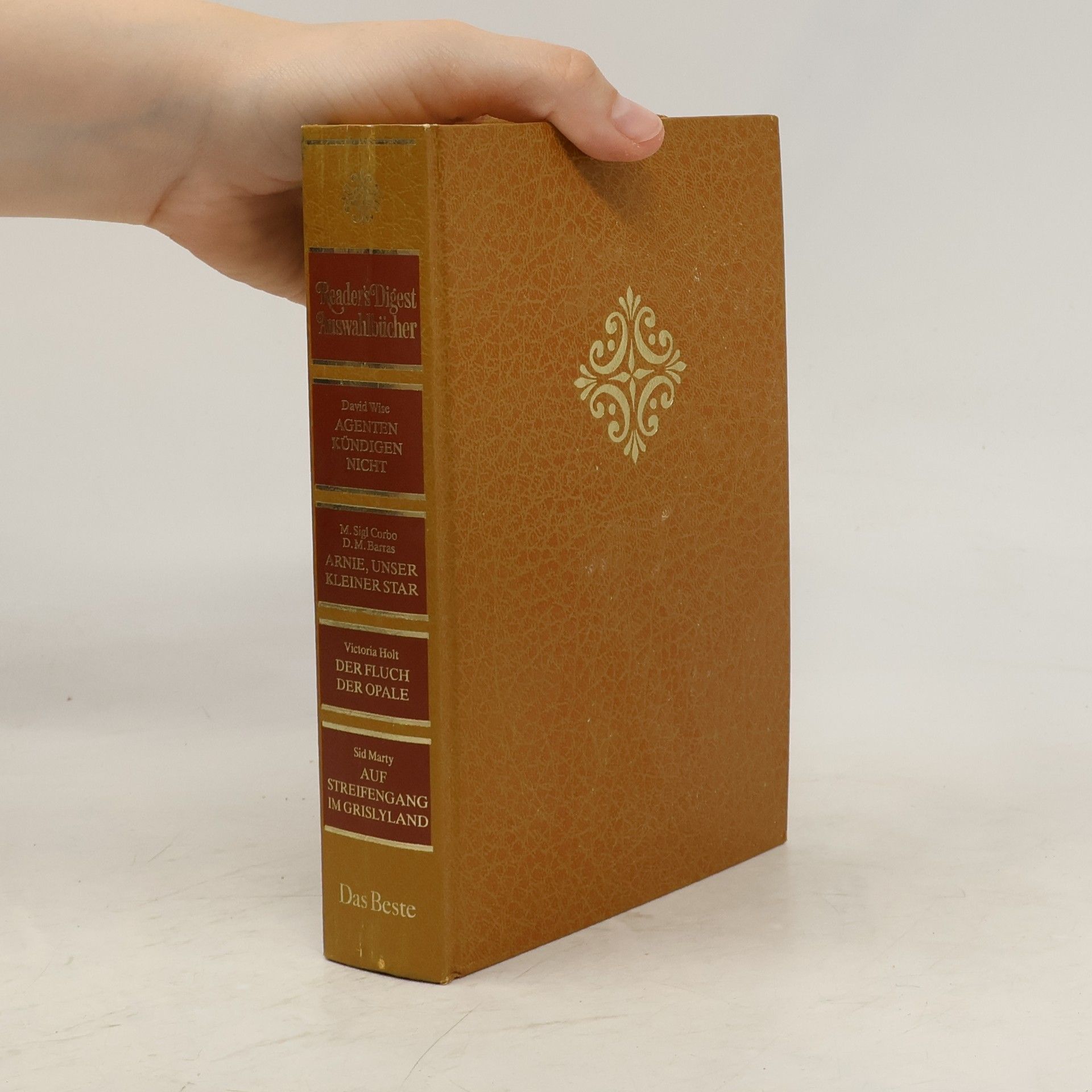 Collective Reader's Digest Auswahlbücher: Agenten Kündigen nicht; Arnie, Unser Kleiner Star; Der Fluch der Opale; Auf Streifengang im Grislyland