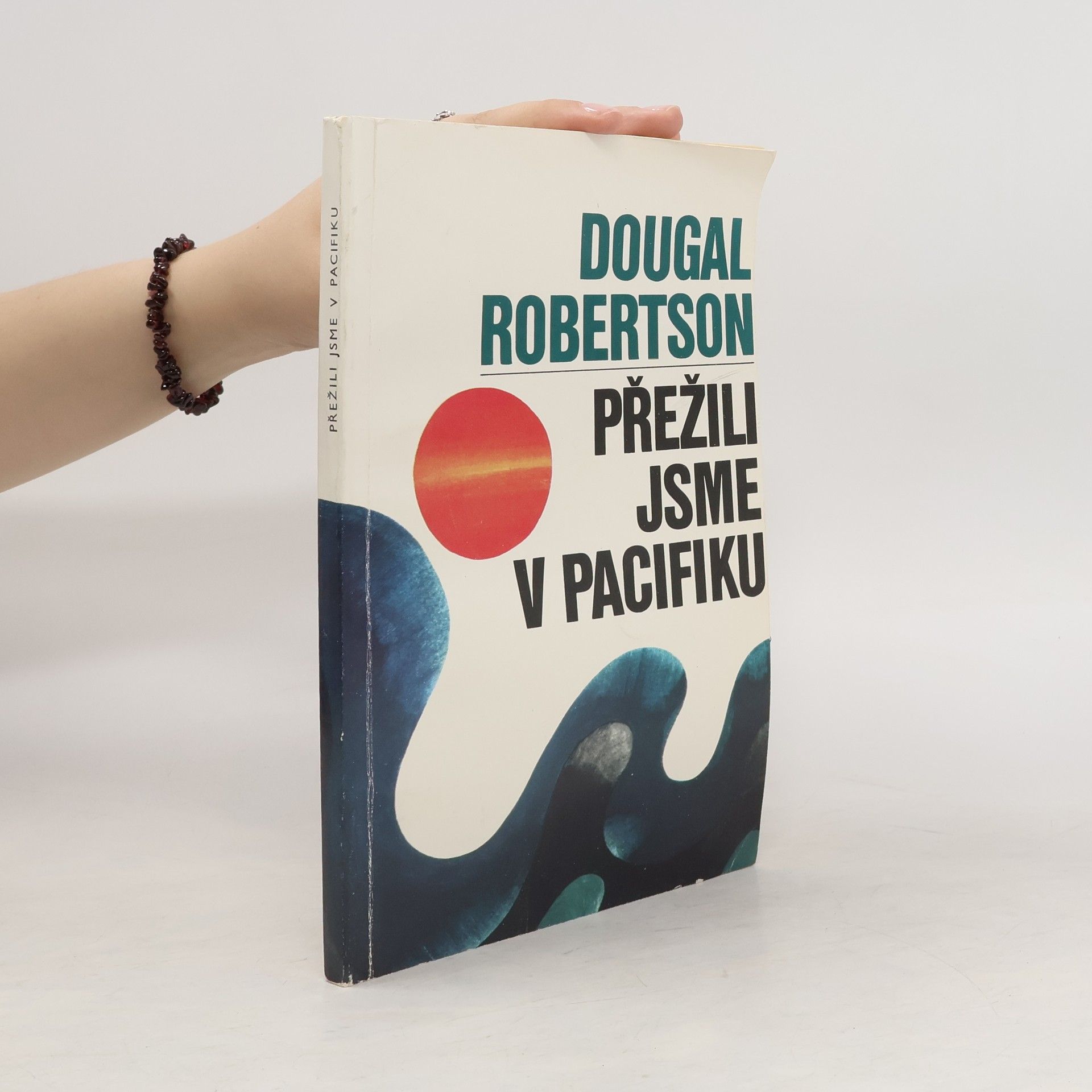 Dougal Robertson Přežili jsme v Pacifiku