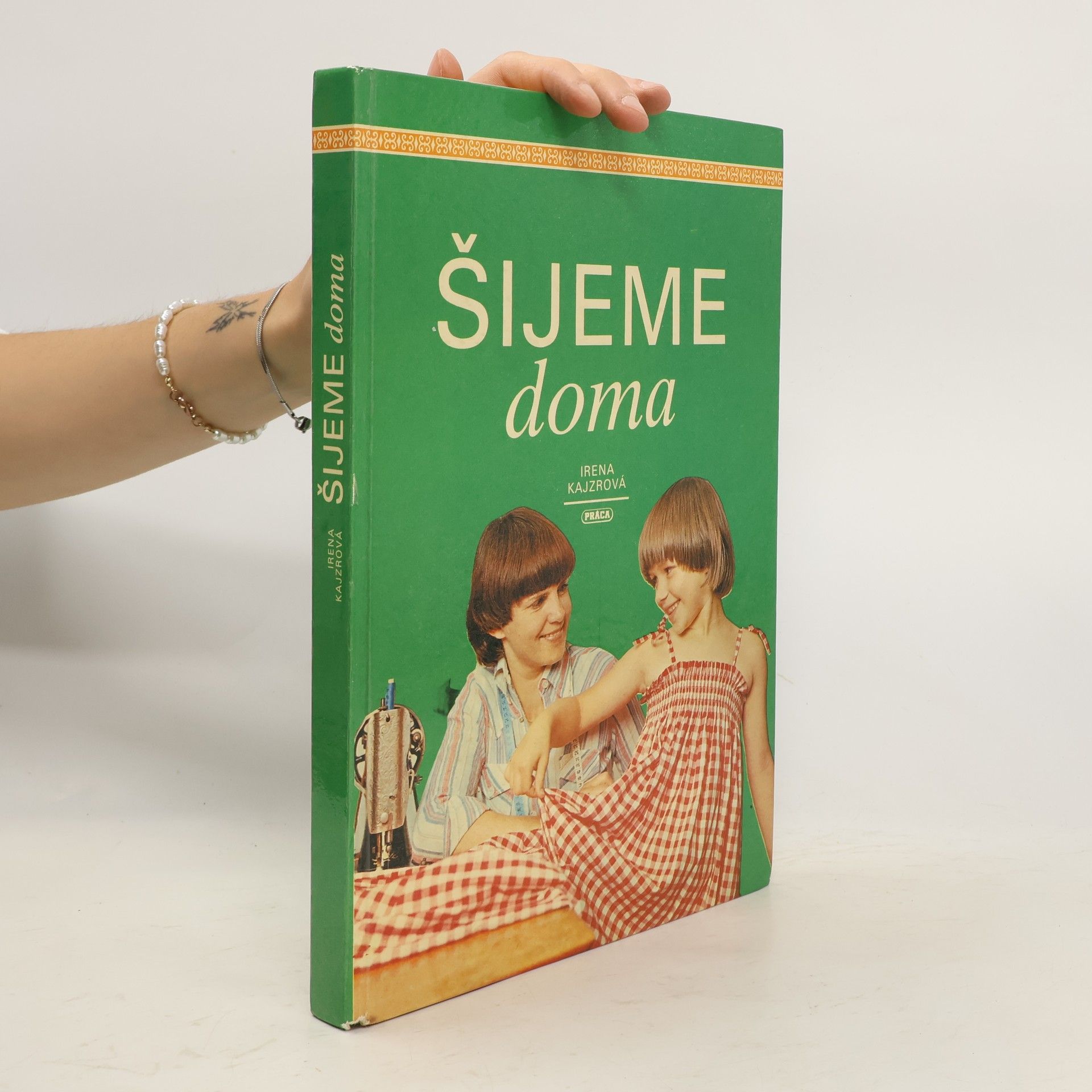 Irena Kajzrová Šijeme doma