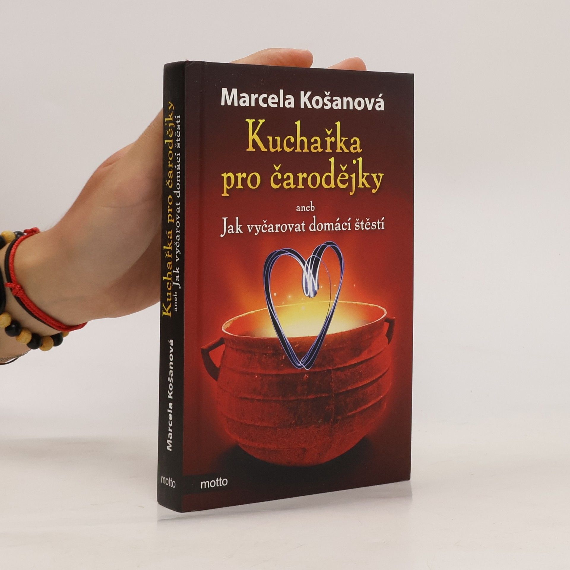 Kuchařka pro čarodějky, aneb, Jak vyčarovat domácí štěstí