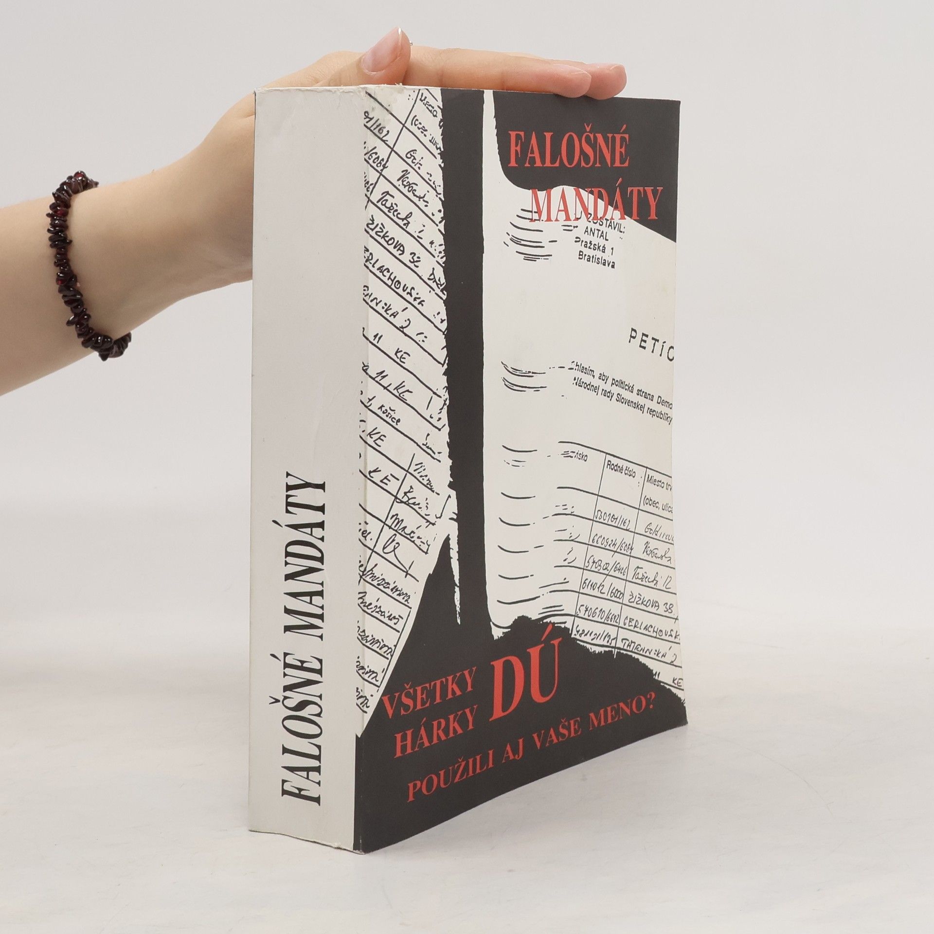Kolektív autorov Falošné mandáty: Všetky hárky DÚ. Použili aj vaše meno?