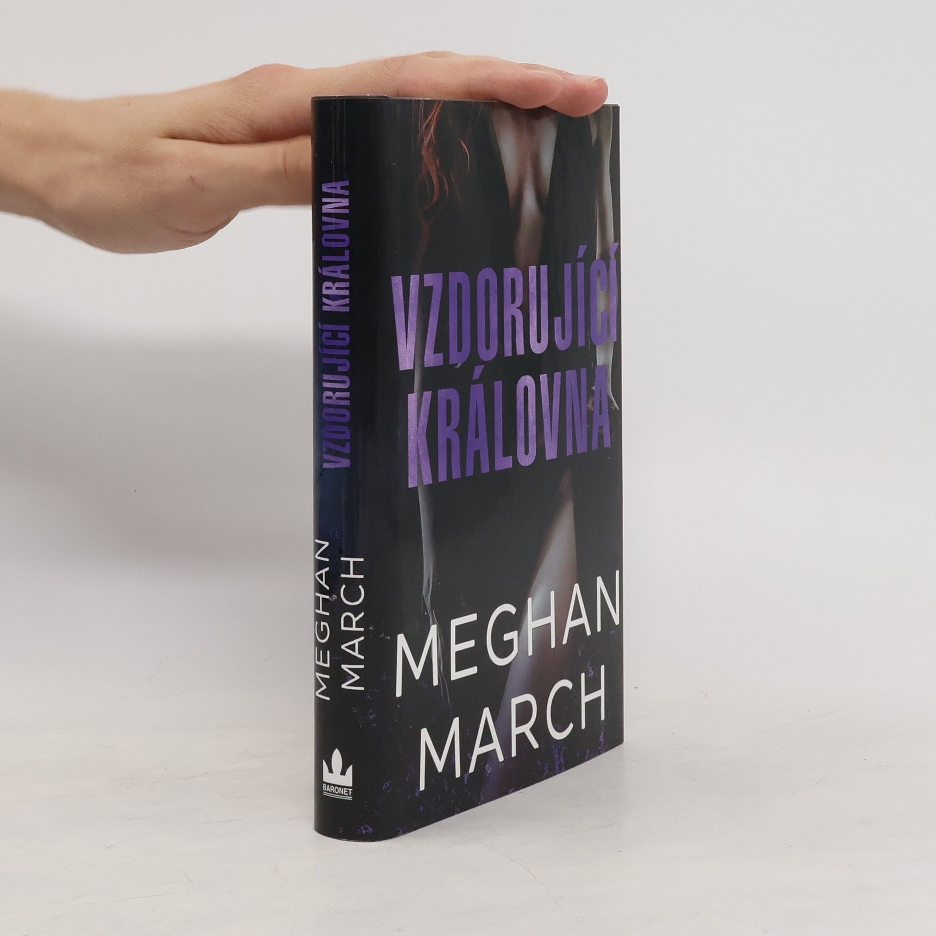 Meghan March Vzdorující královna : Mount trilogy 2