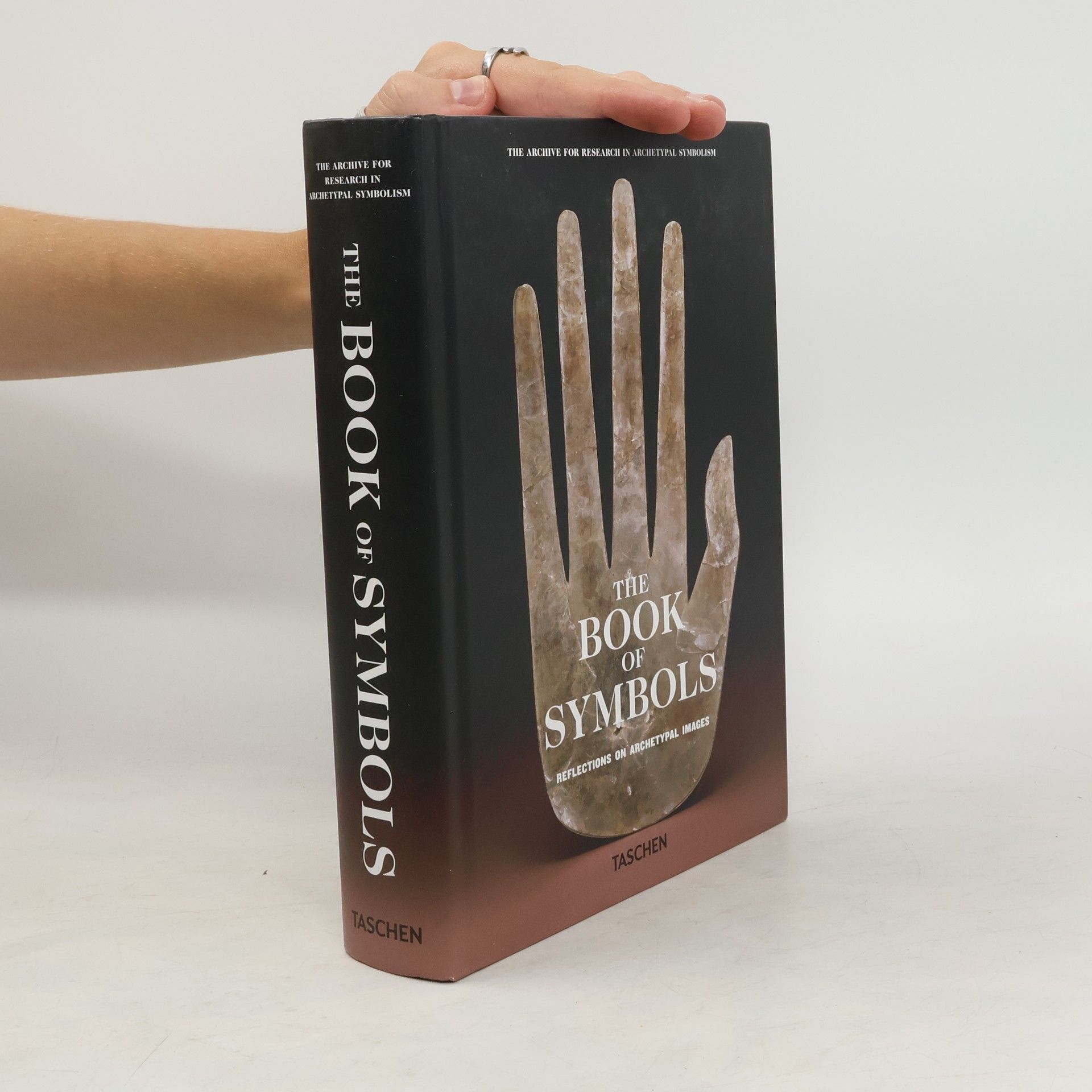 Kolektiv autorů The book of symbols : Reflection of archetypal images