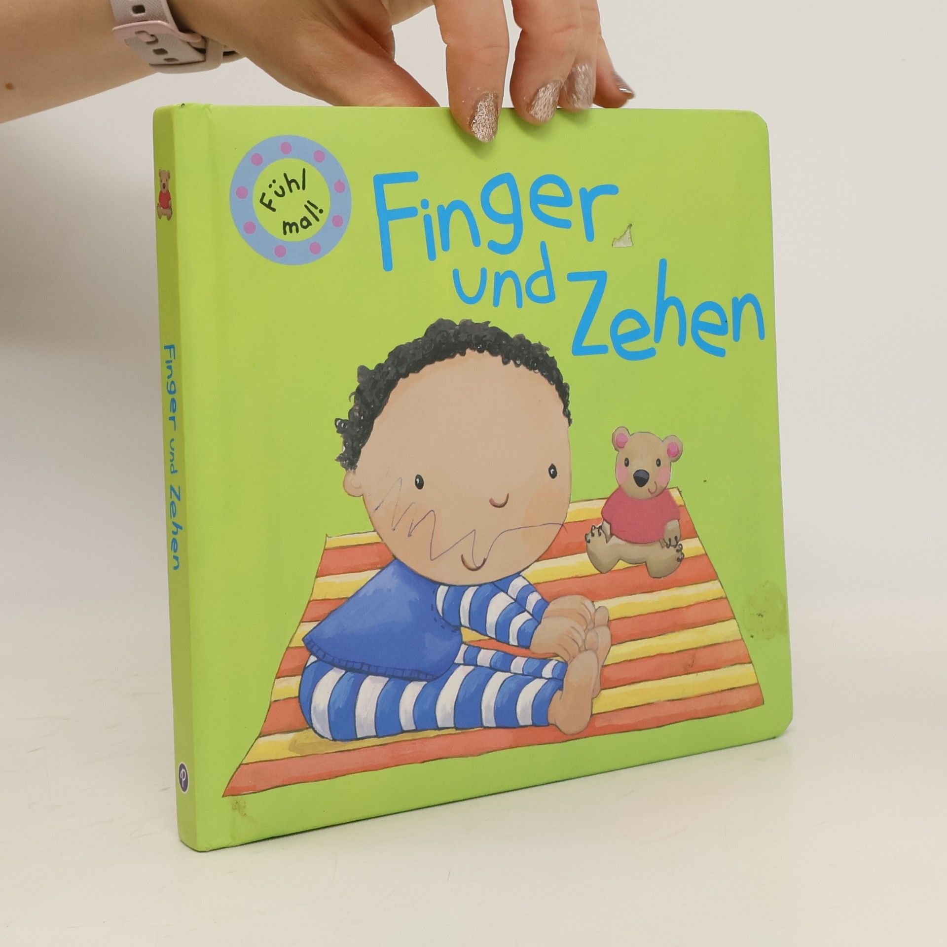 neuveden Finger und Zehen