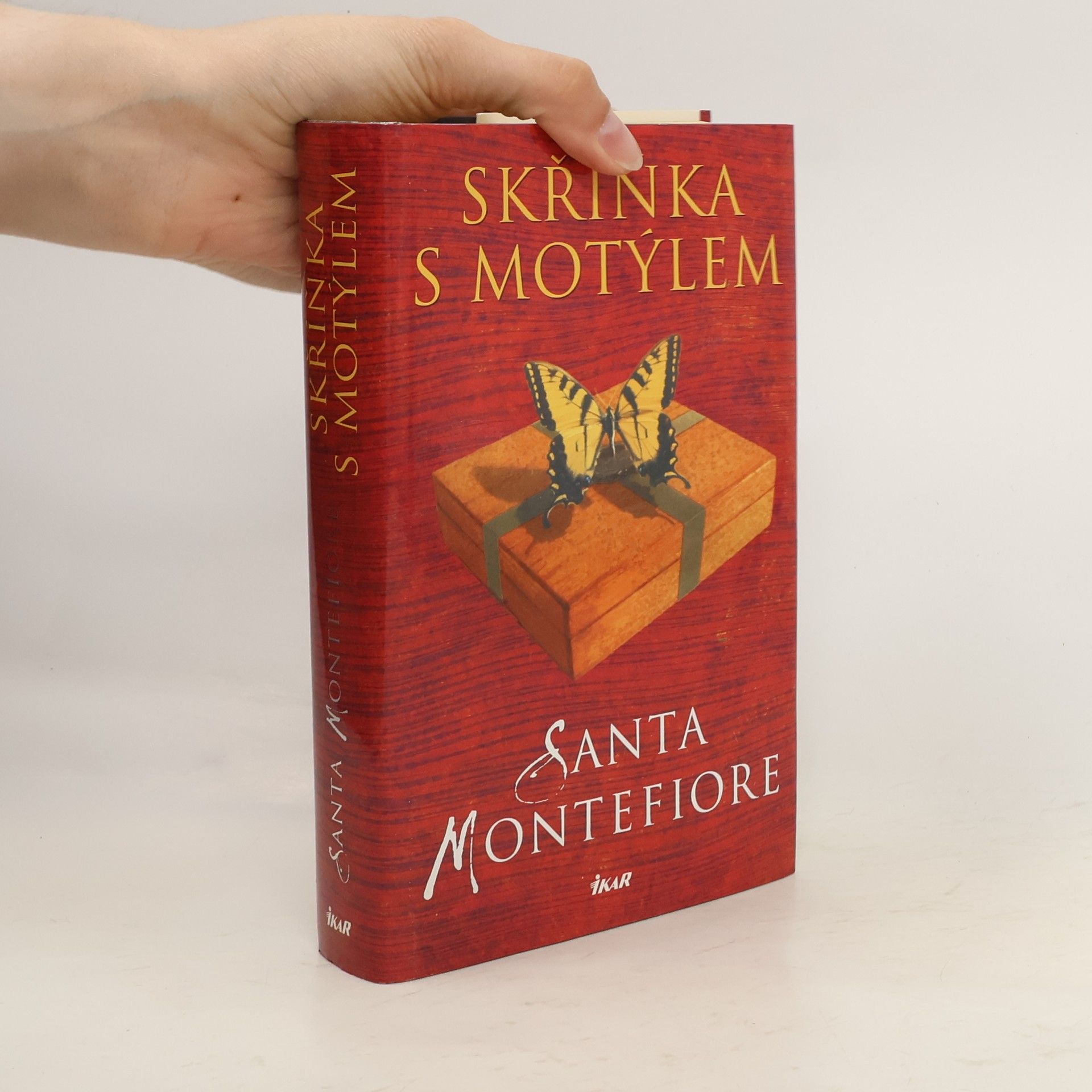 Santa Montefiore Skříňka s motýlem