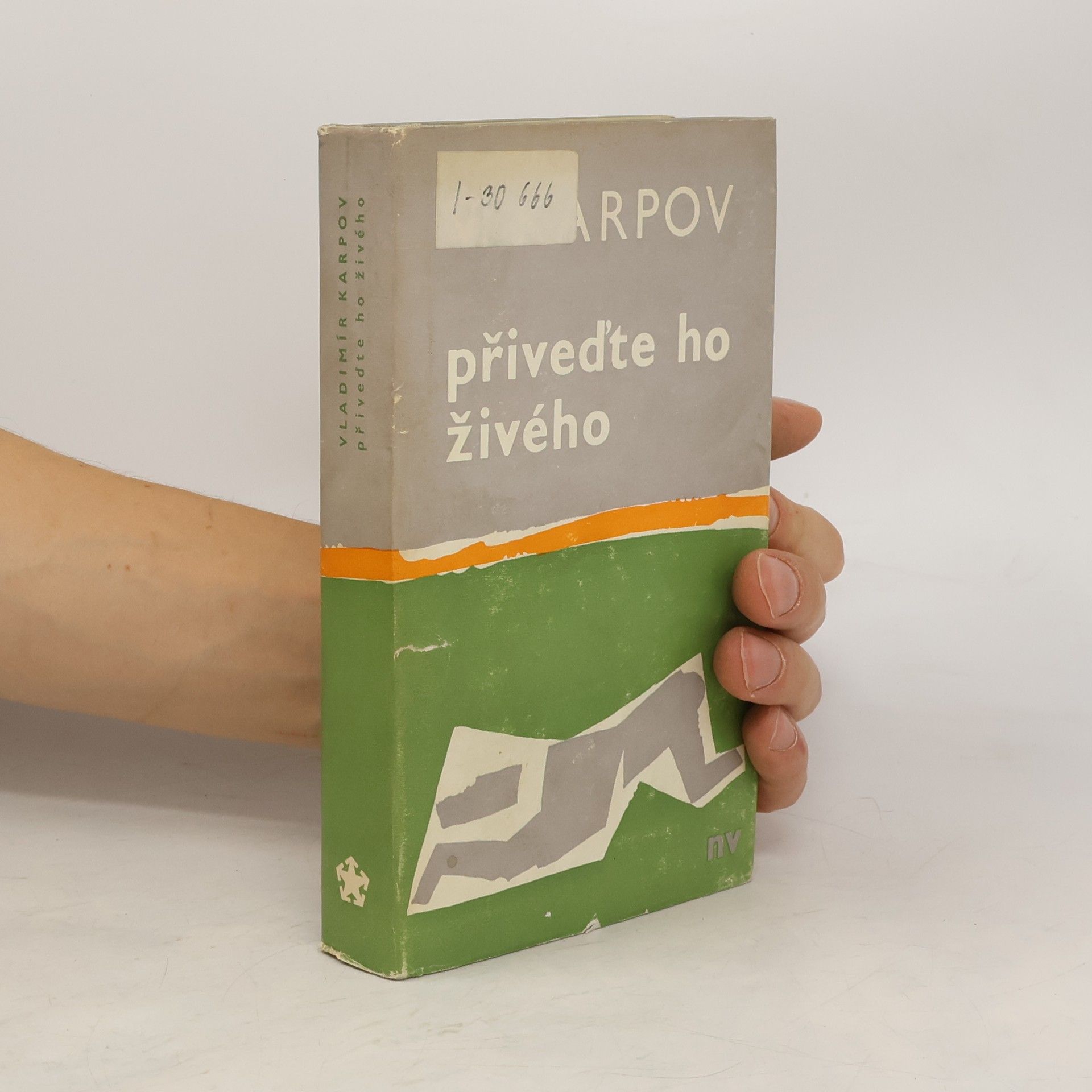V. Karpow Přiveďte ho živého