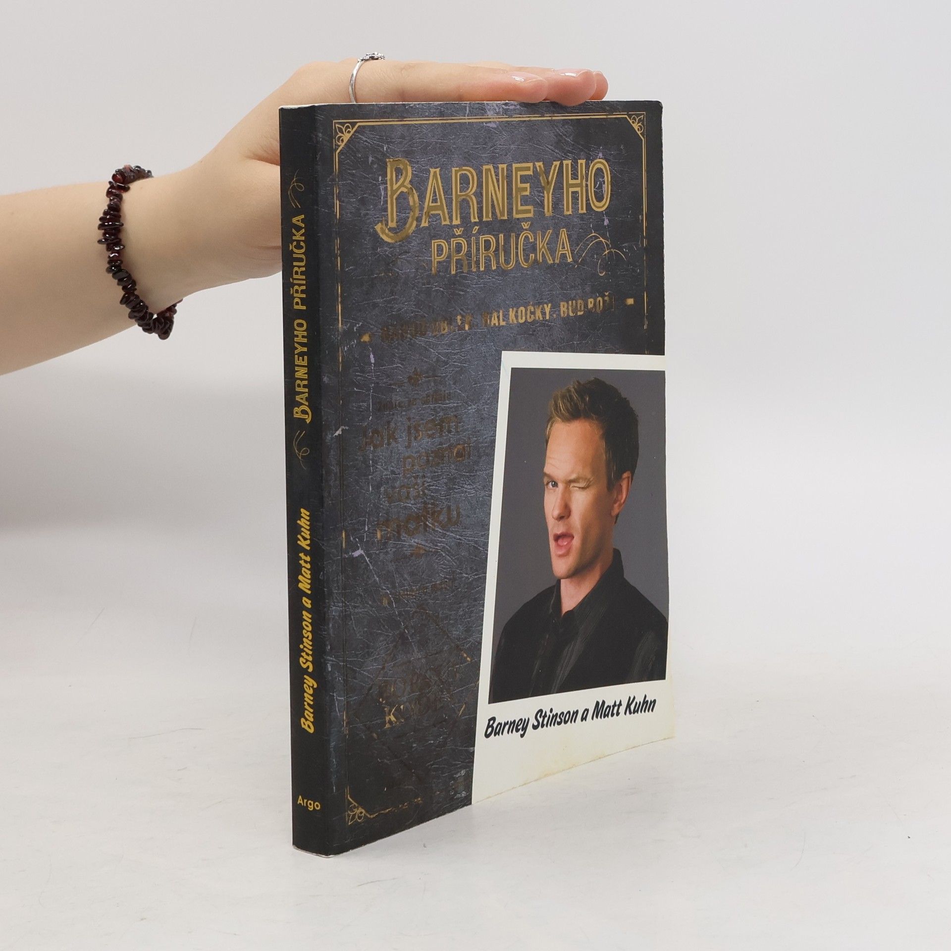 Matt Kuhn Barneyho příručka. Nahoď oblek, bal kočky, buď boží