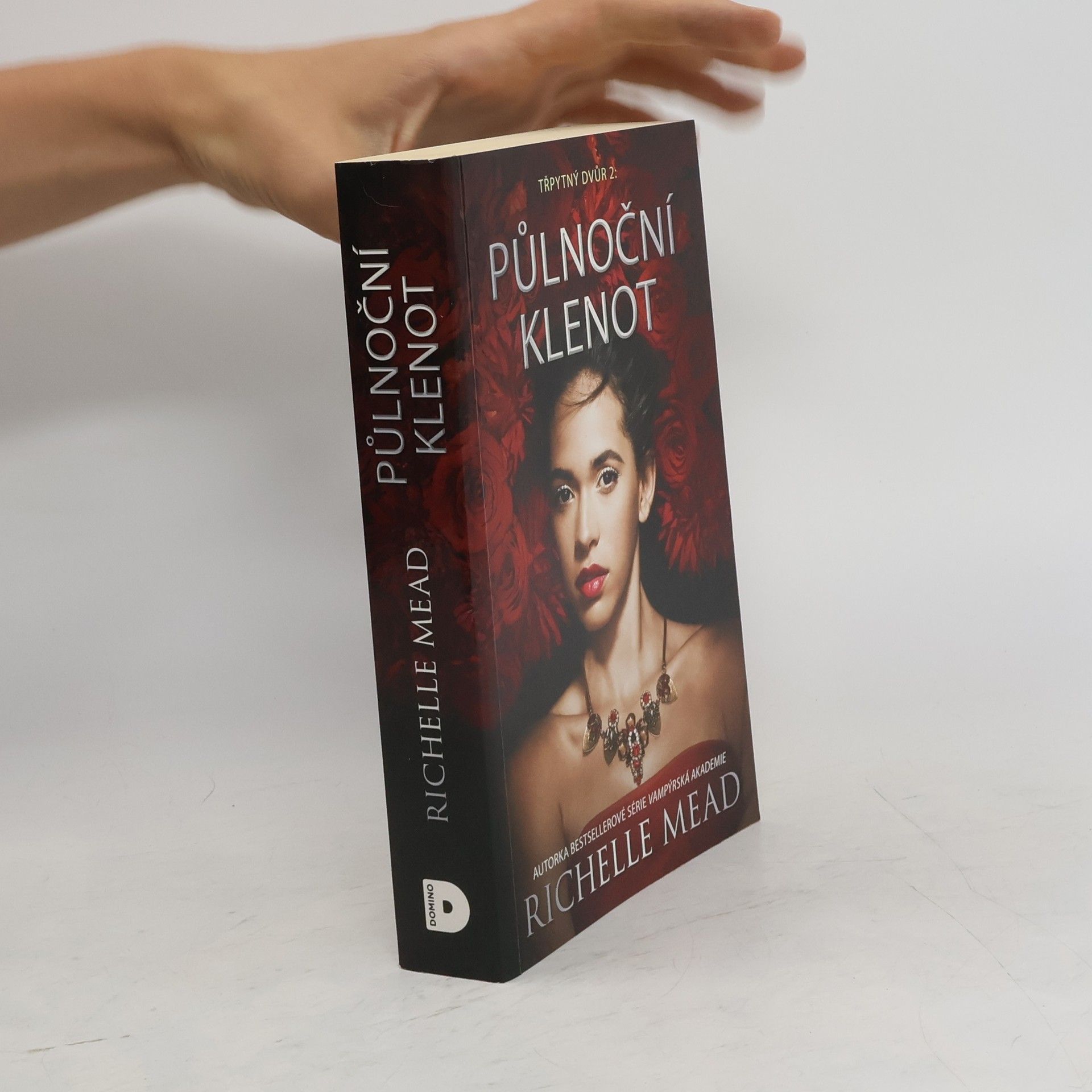 Richelle Mead Půlnoční klenot. Třpytný dvůr 2. díl
