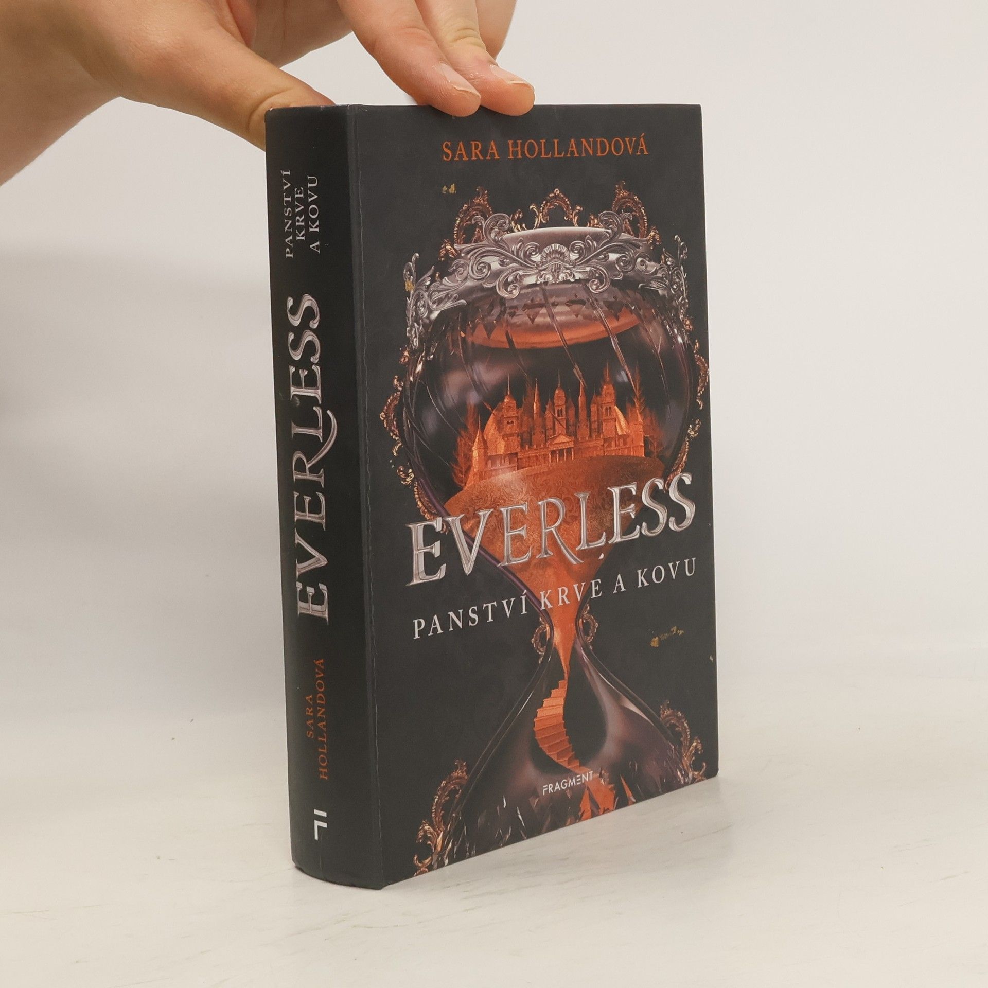 Sara Holland Everless: Panství krve a kovu